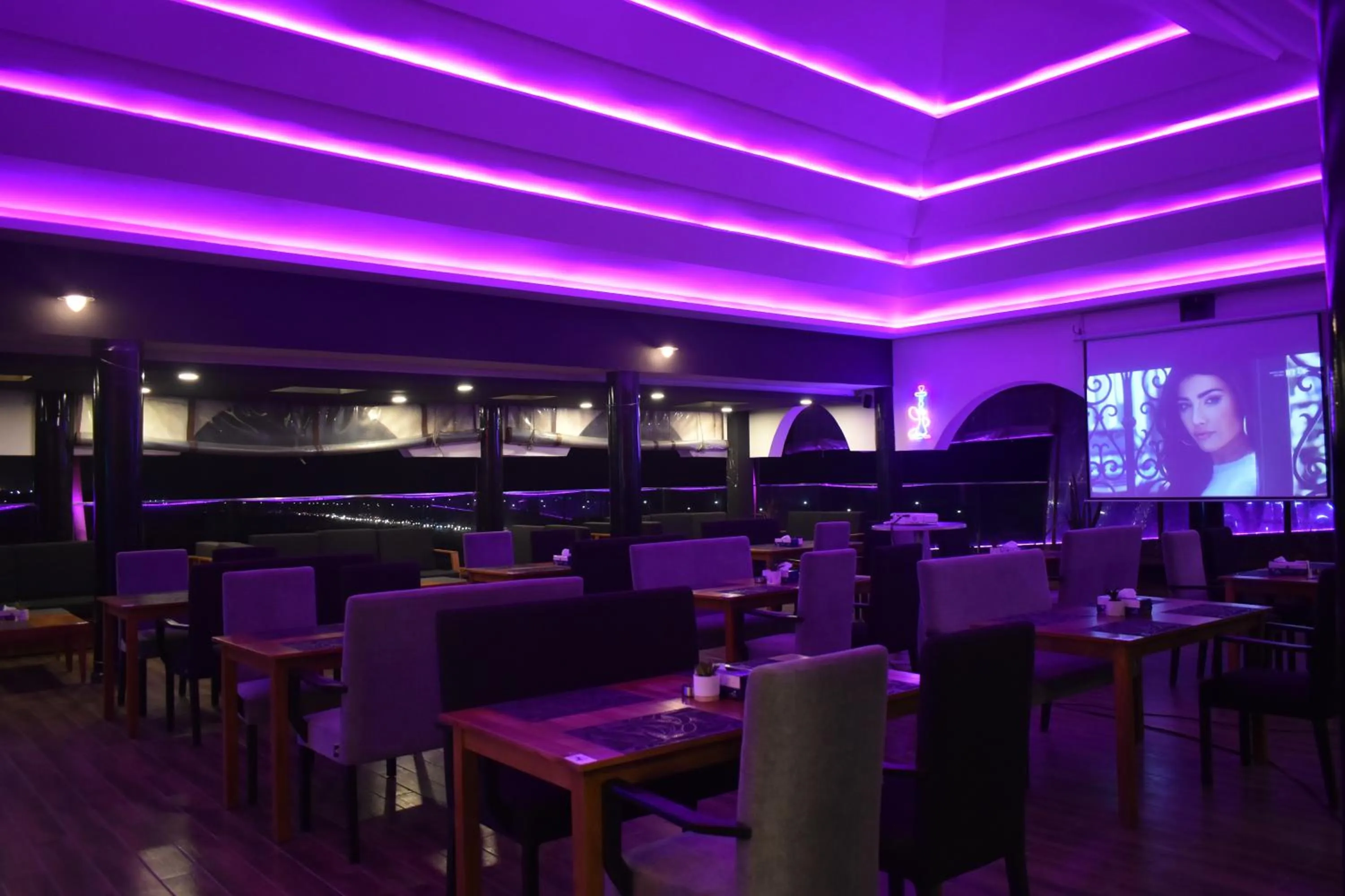 Restaurant/places to eat in Hotel La Casa Cielo