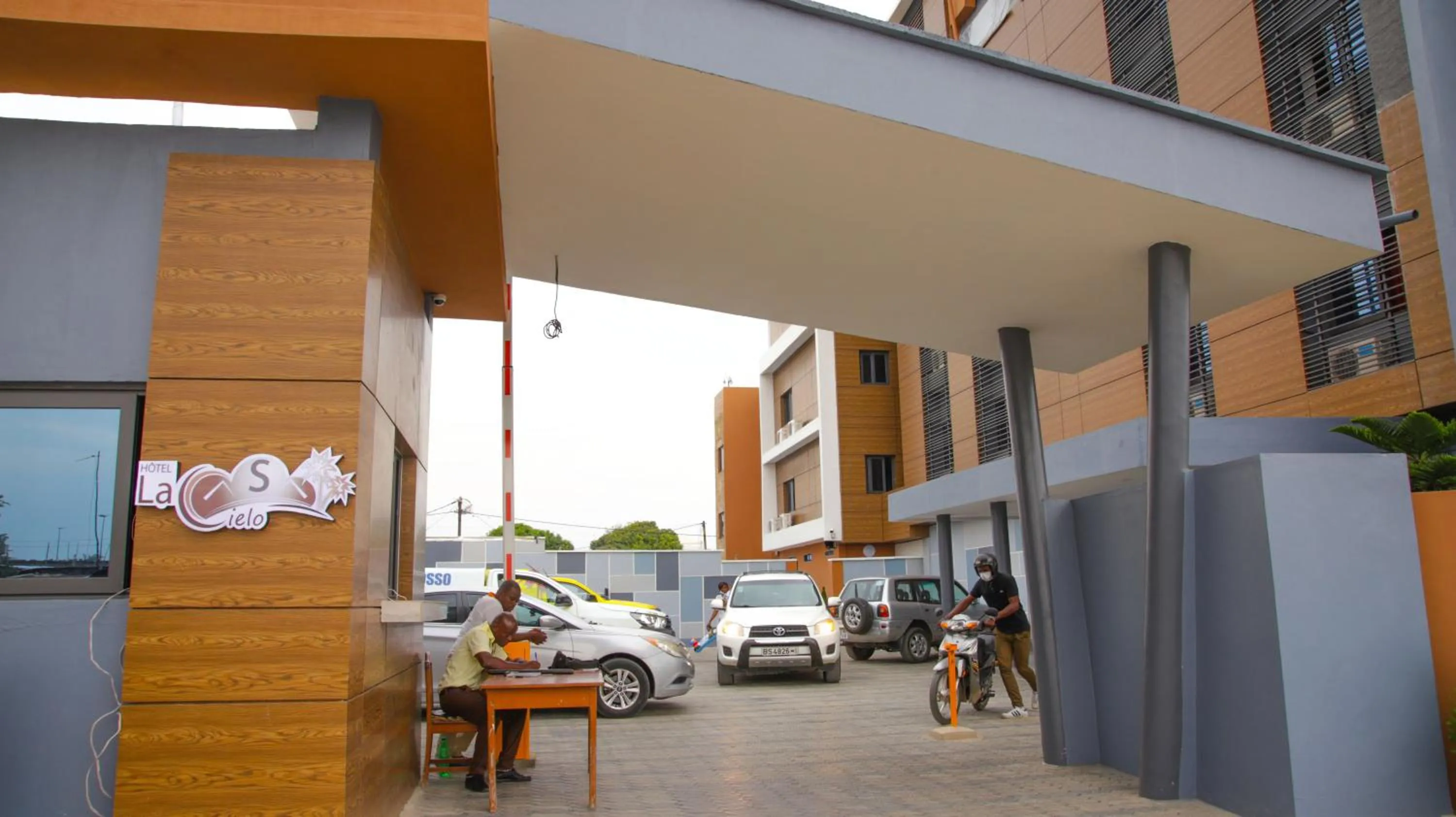 Facade/entrance in Hotel La Casa Cielo