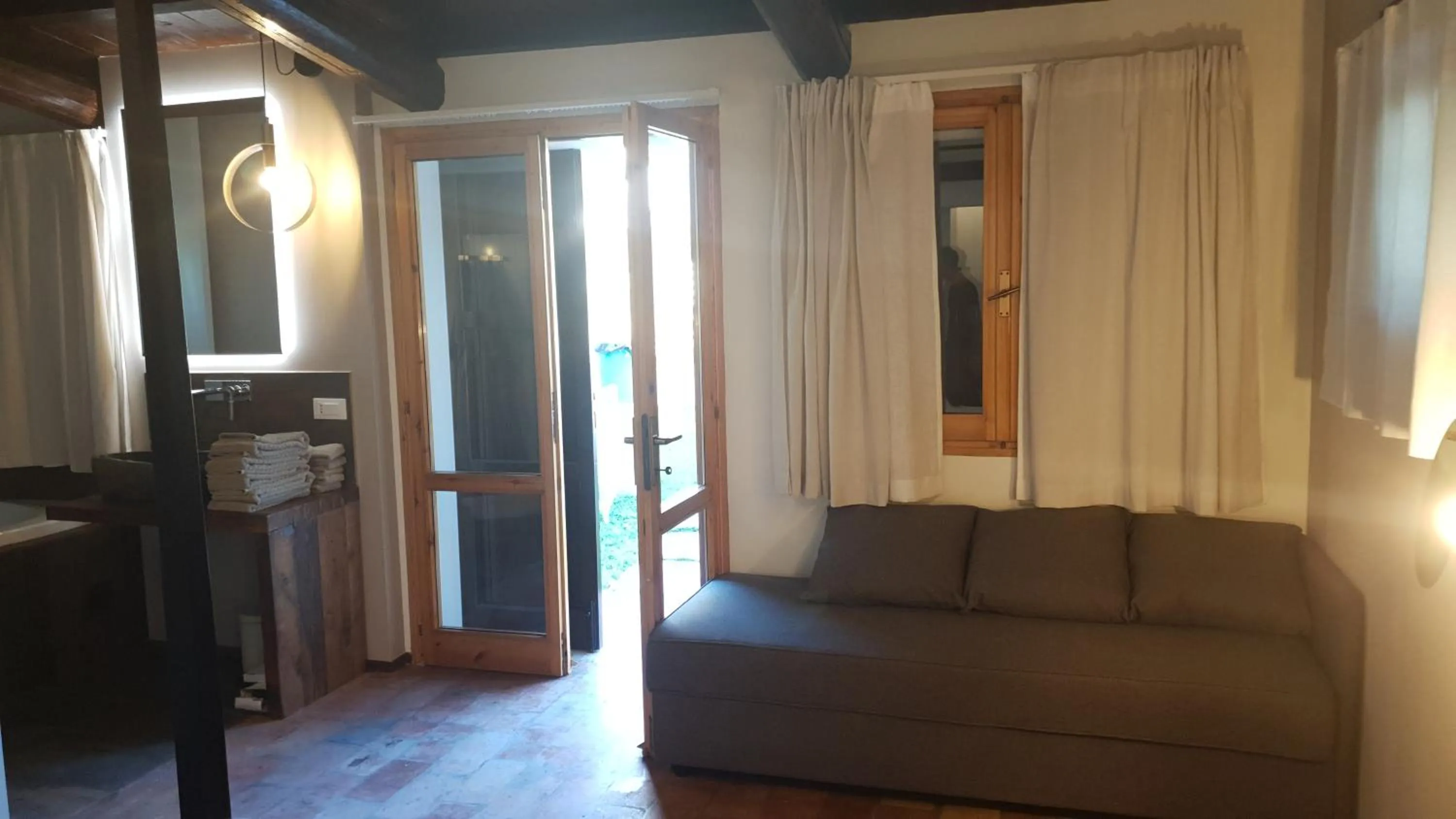 Pool view, Bed in Villa Ca' Viola Rimini