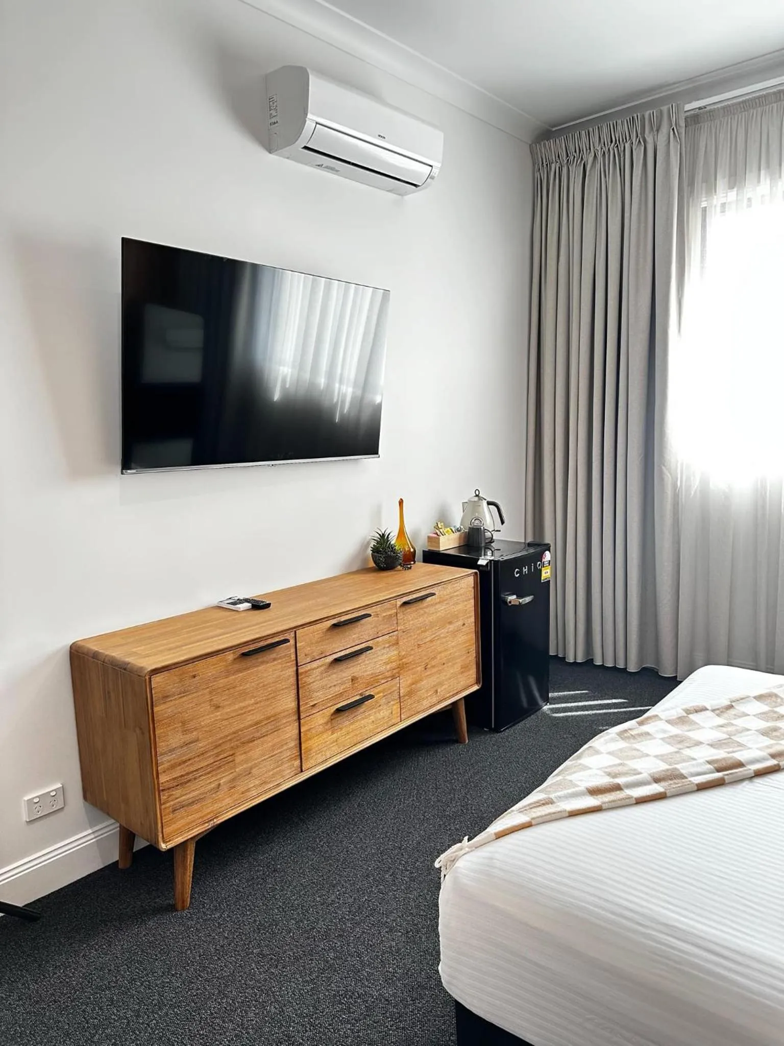 Bed in The Sherwood Hotel