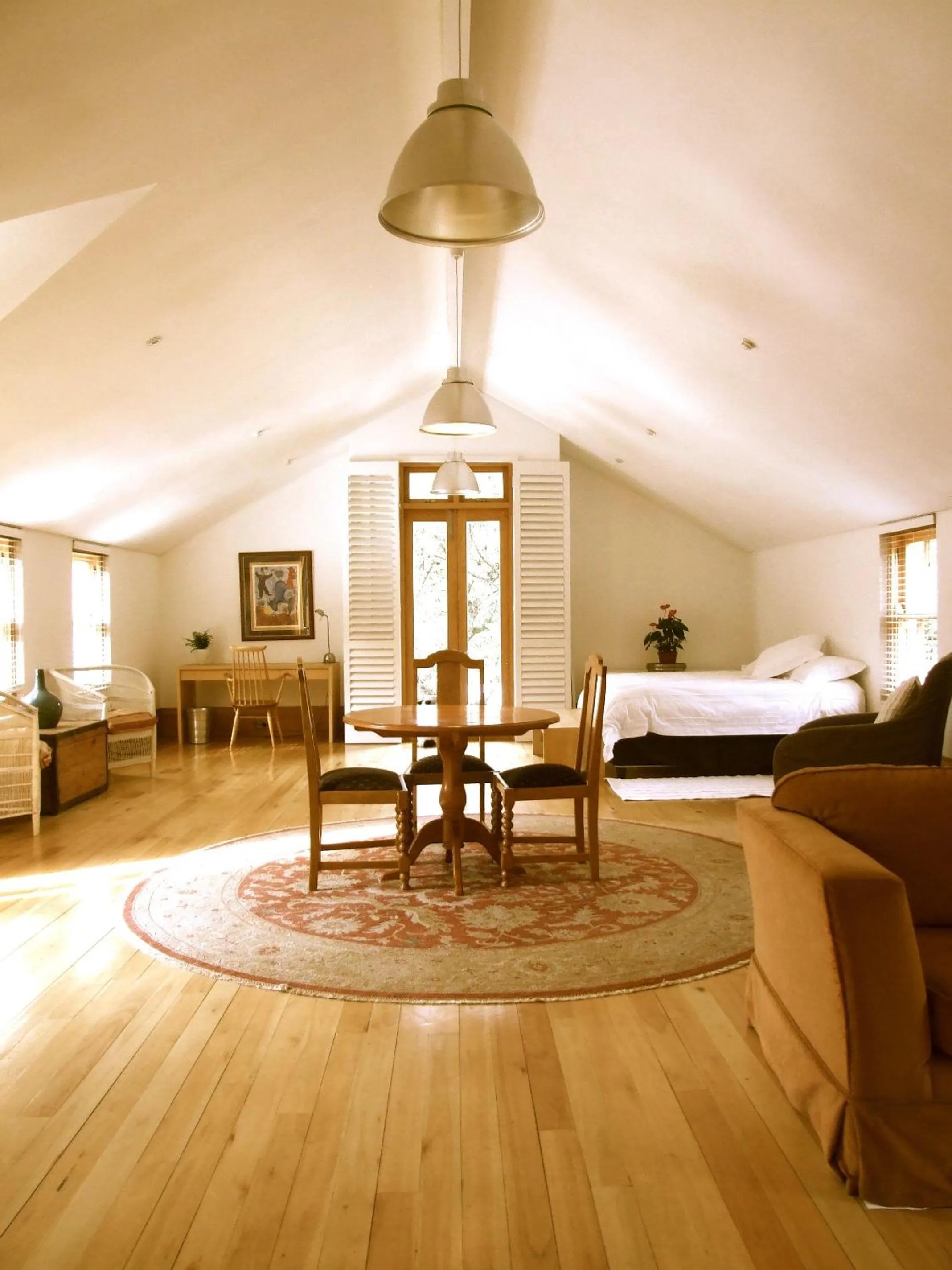 Dining area, Bed in The Loft