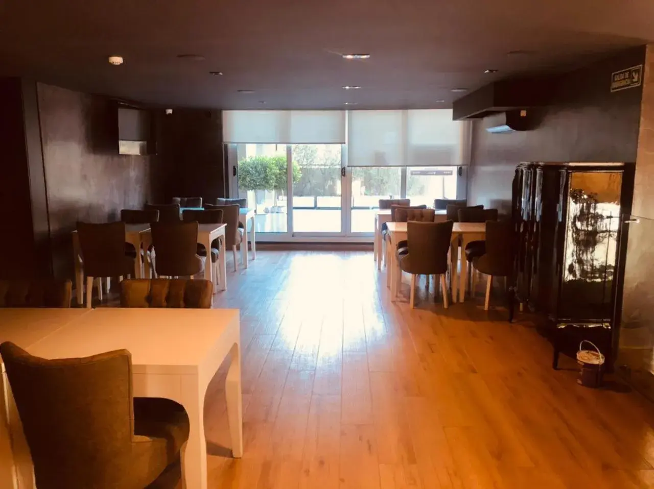 Restaurant/places to eat in Hotel Soho Suites Restaurant/places to eat in Hotel Soho Suites