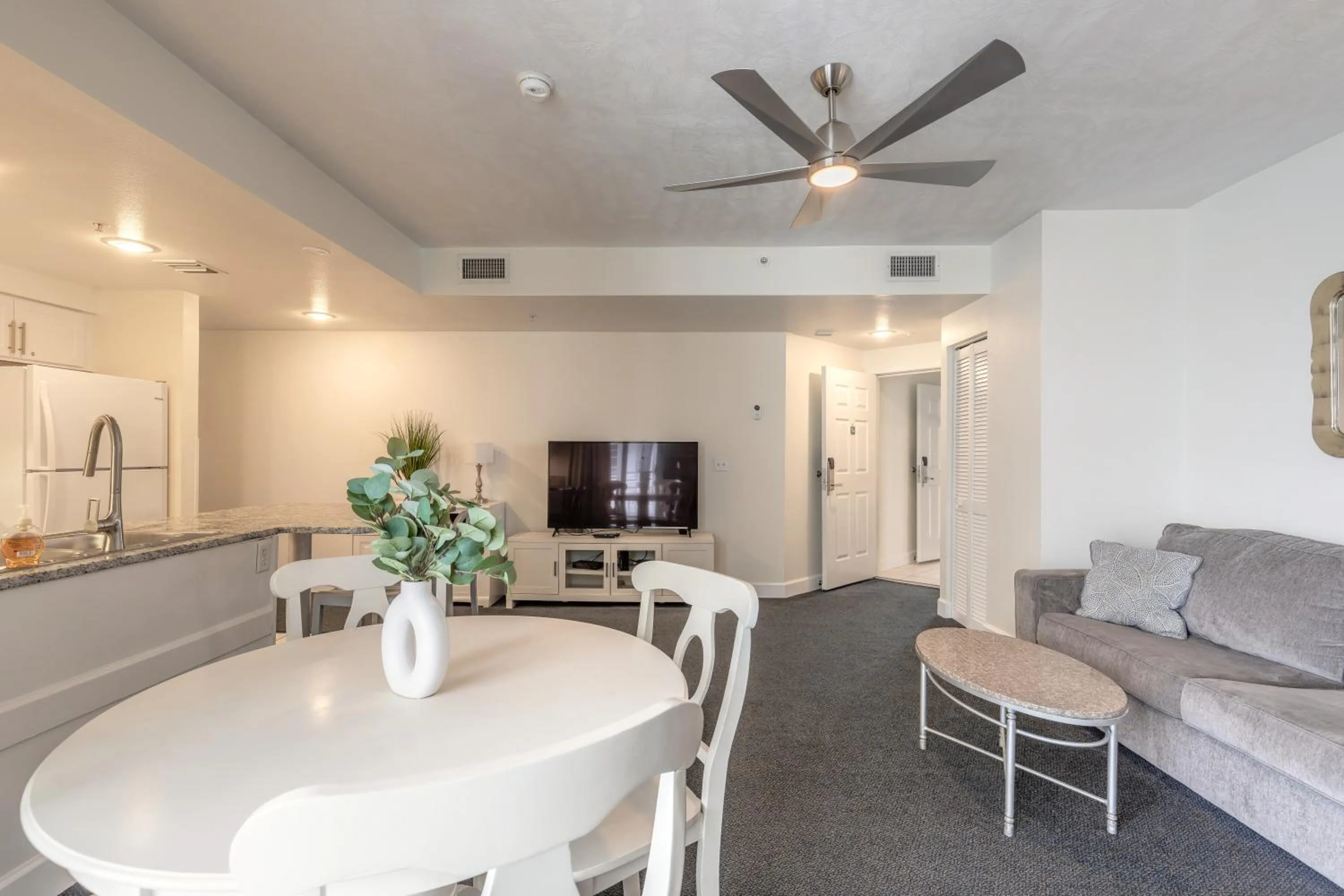 Communal lounge/ TV room in Beachfront Bliss at Ocean Walk Resort - Unit 1701