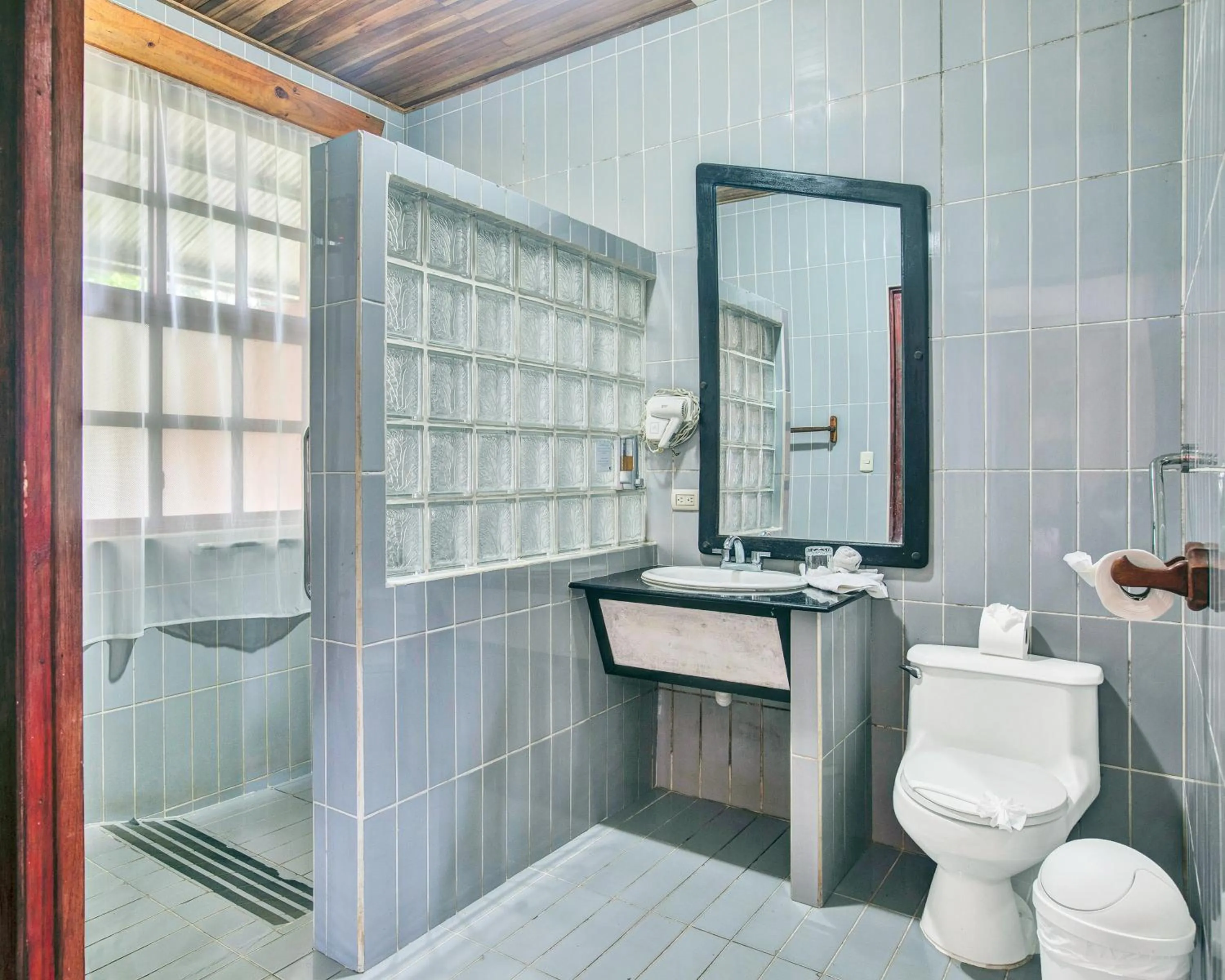 Shower in Hotel Playa Bejuco