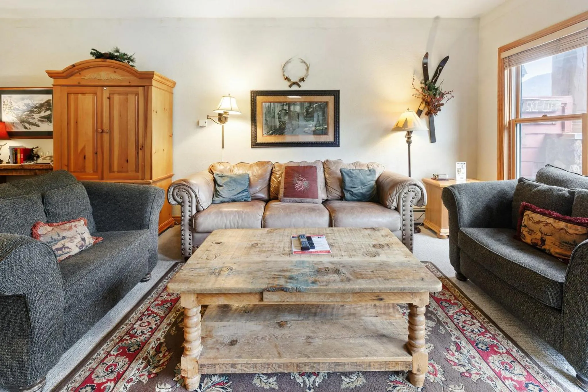 Living room in Gateway Mountain Lodge, A Vail Resorts Property
