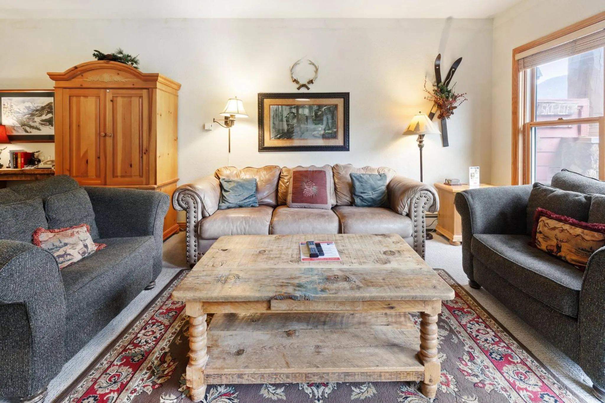 Living room in Gateway Mountain Lodge, A Vail Resorts Property