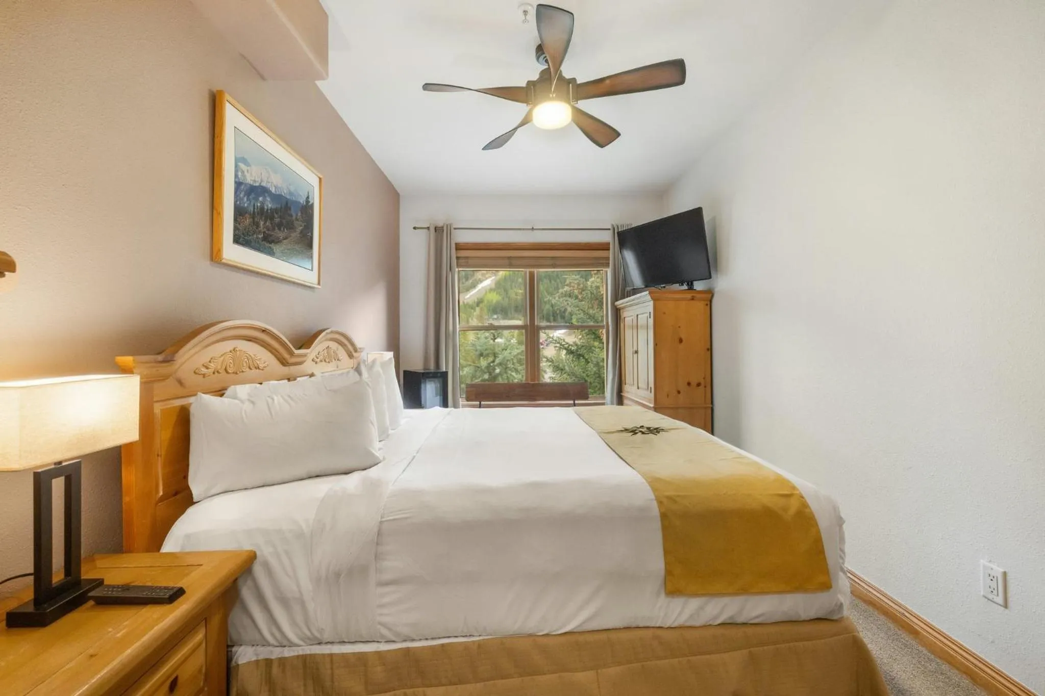 Bedroom, Bed in Gateway Mountain Lodge, A Vail Resorts Property