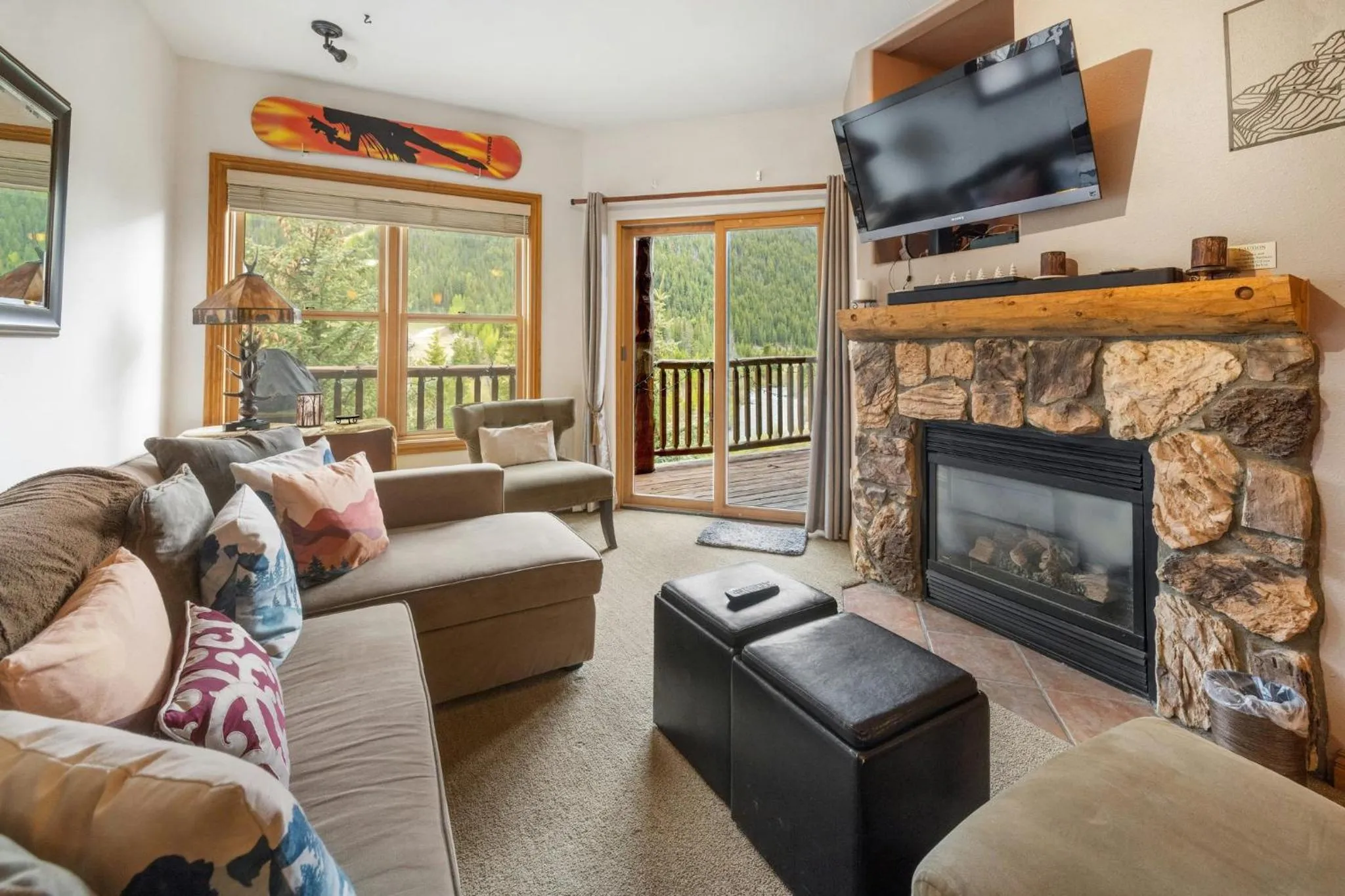 Living room in Gateway Mountain Lodge, A Vail Resorts Property