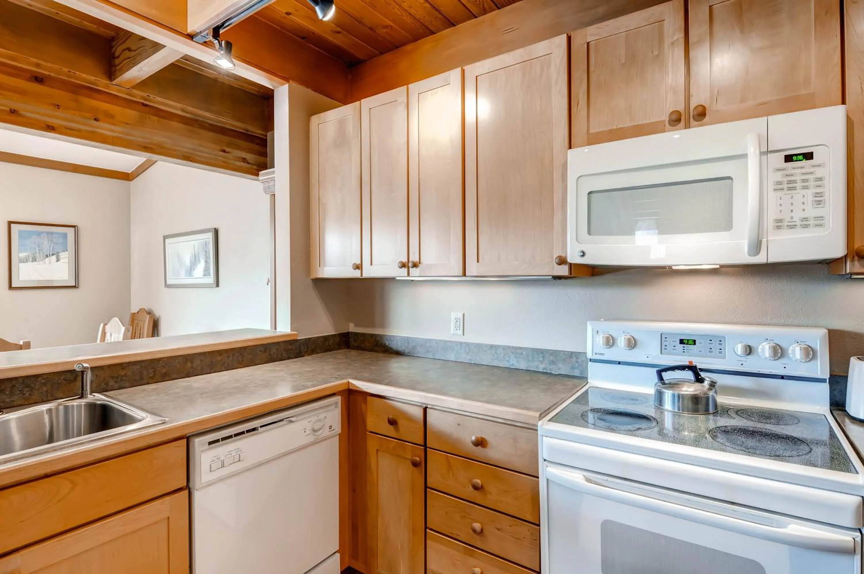 Kitchen or kitchenette in Aspen Ridge Condominiums by Keystone Resort