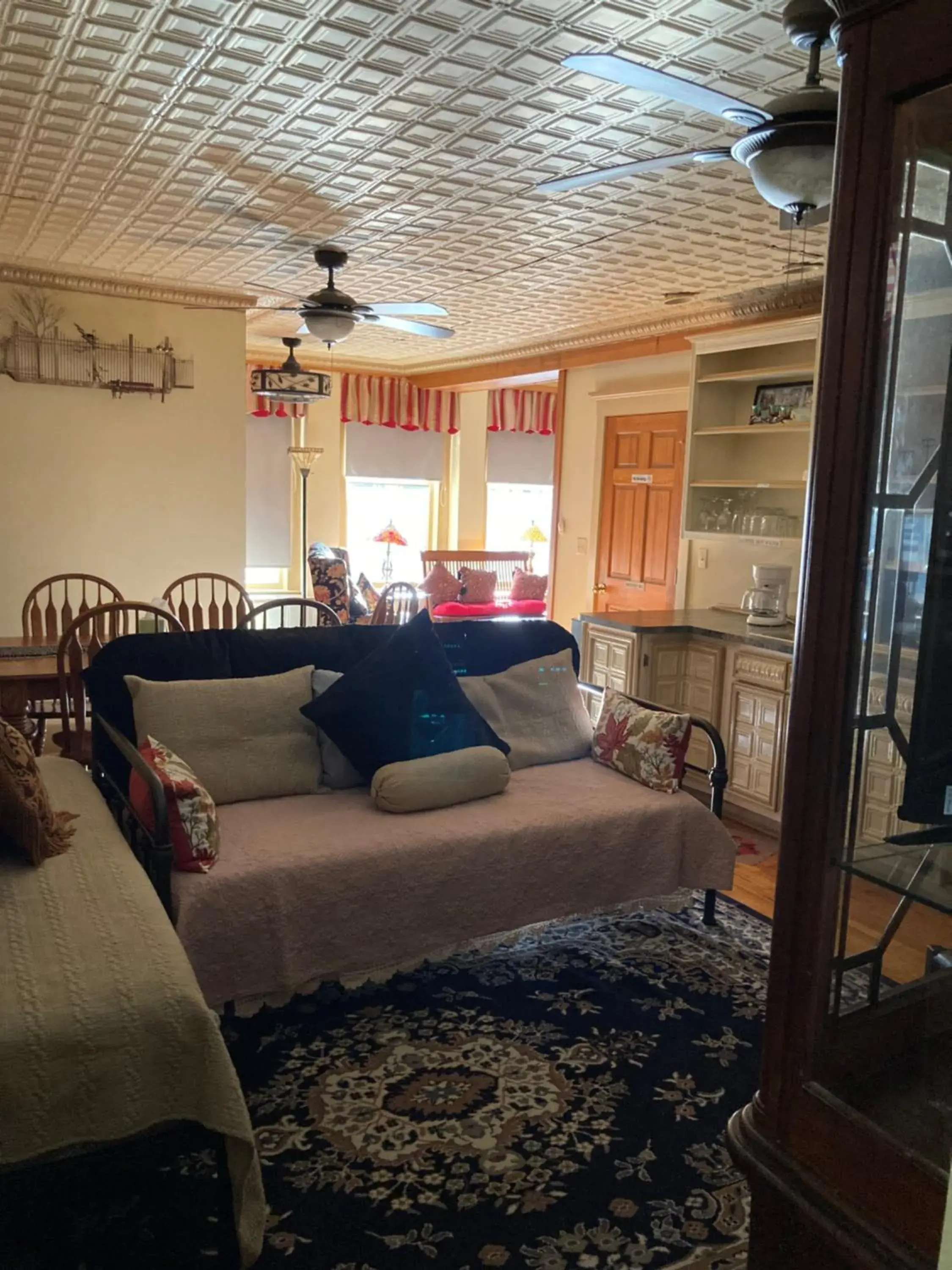 Living room in All Seasons Inn Living room in All Seasons Inn