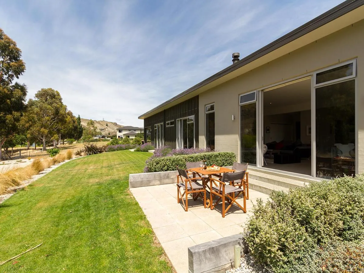 Sunhaven Lakeside - Cromwell Holiday Home