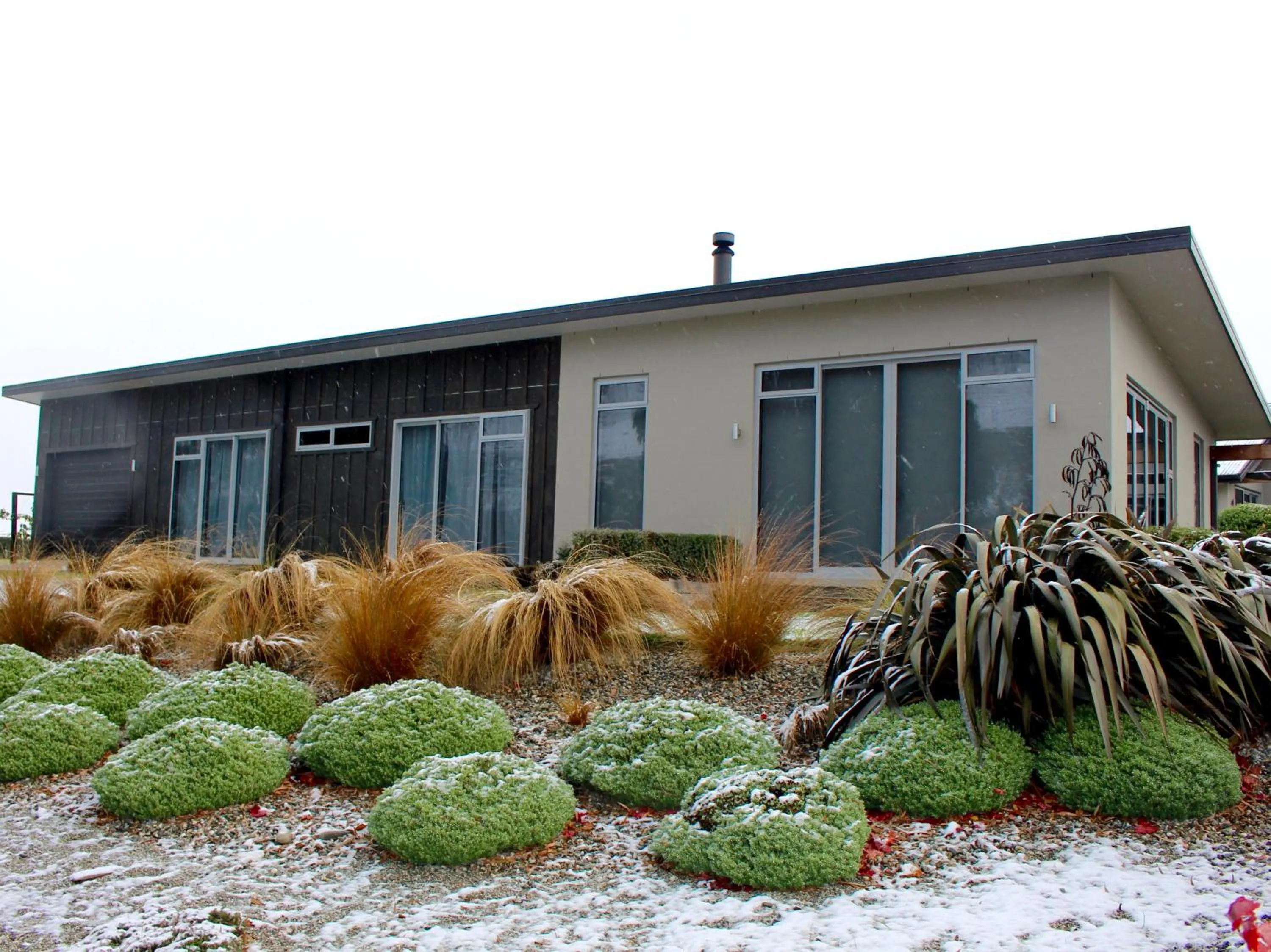 Sunhaven Lakeside - Cromwell Holiday Home