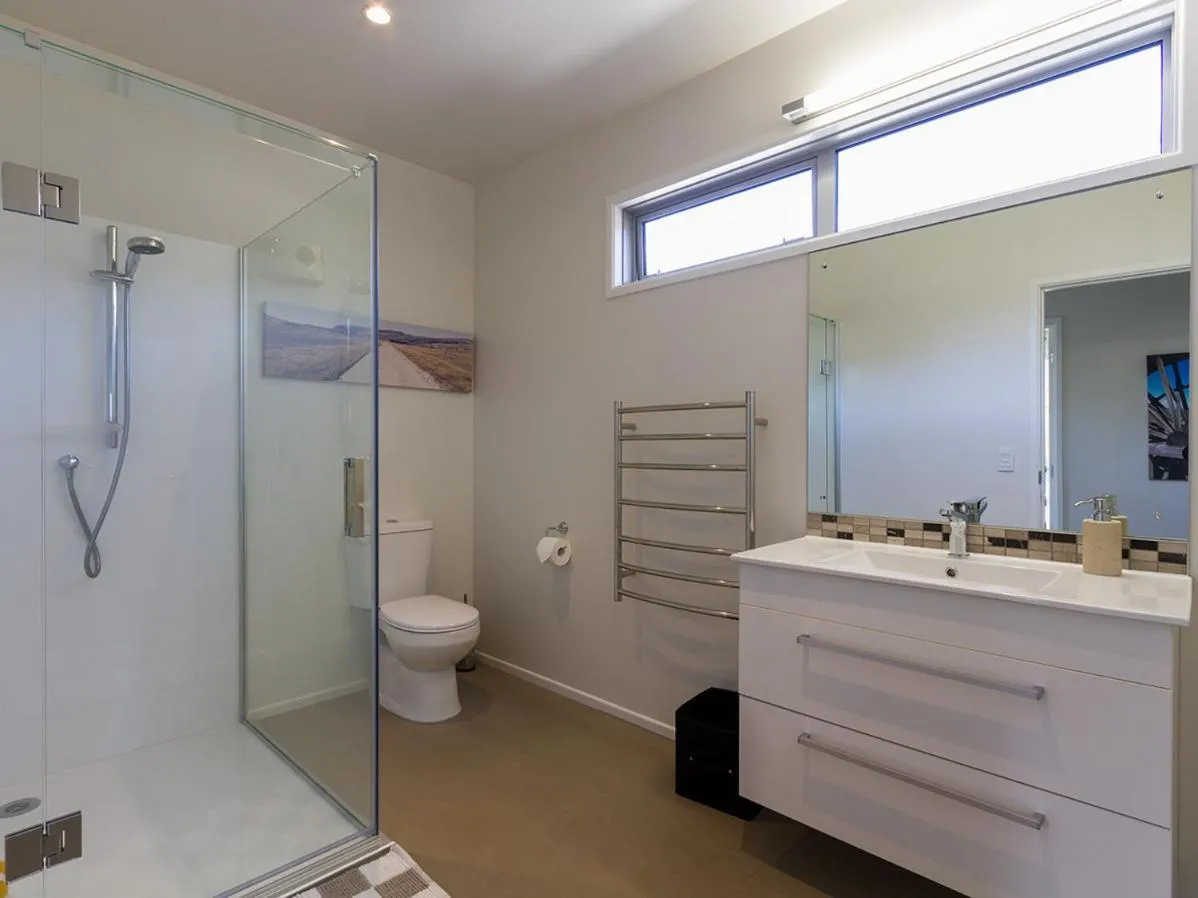 Sunhaven Lakeside - Cromwell Holiday Home