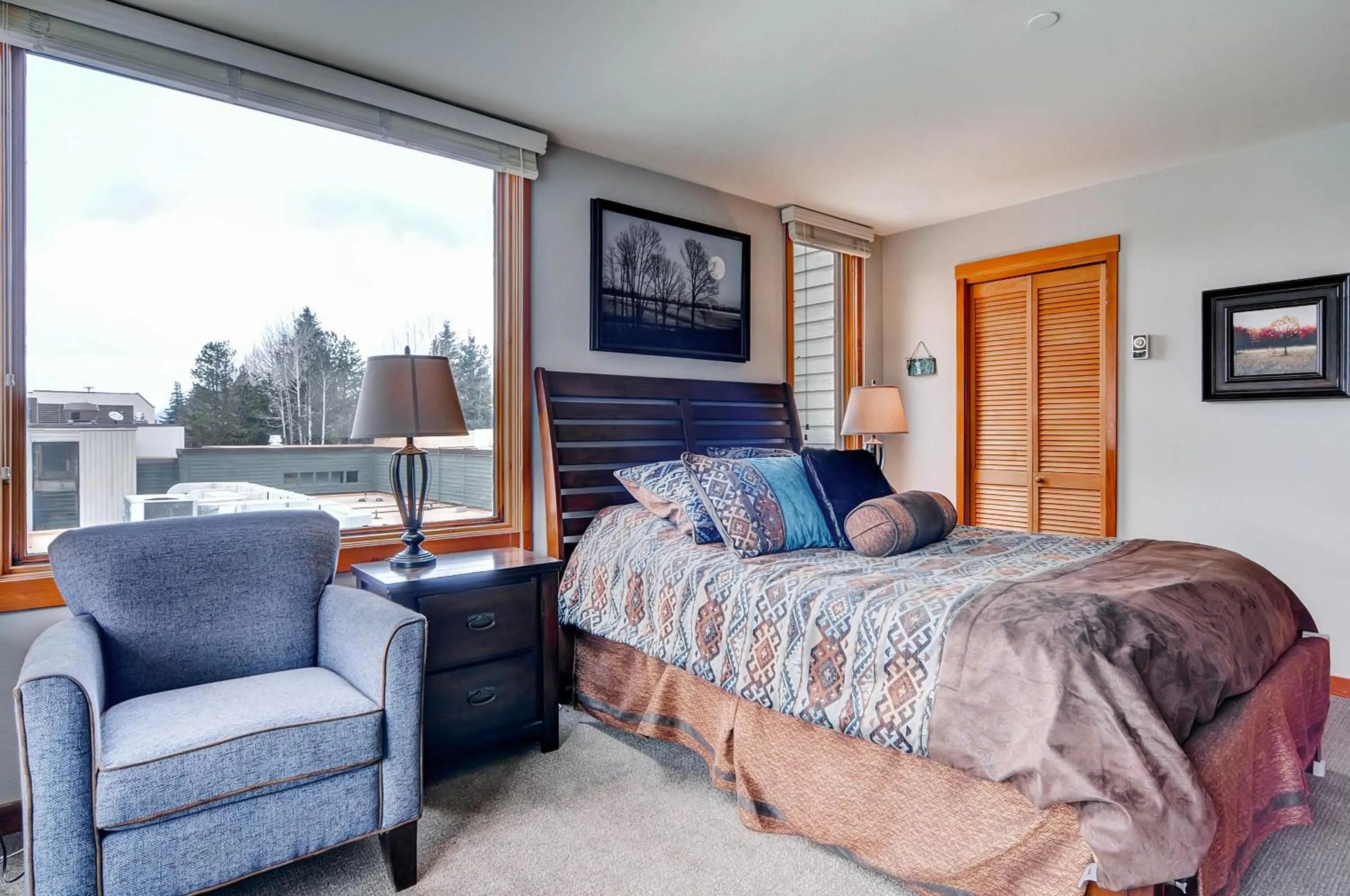 Photo of the whole room, Bed in Lakeside Village by Keystone Resort