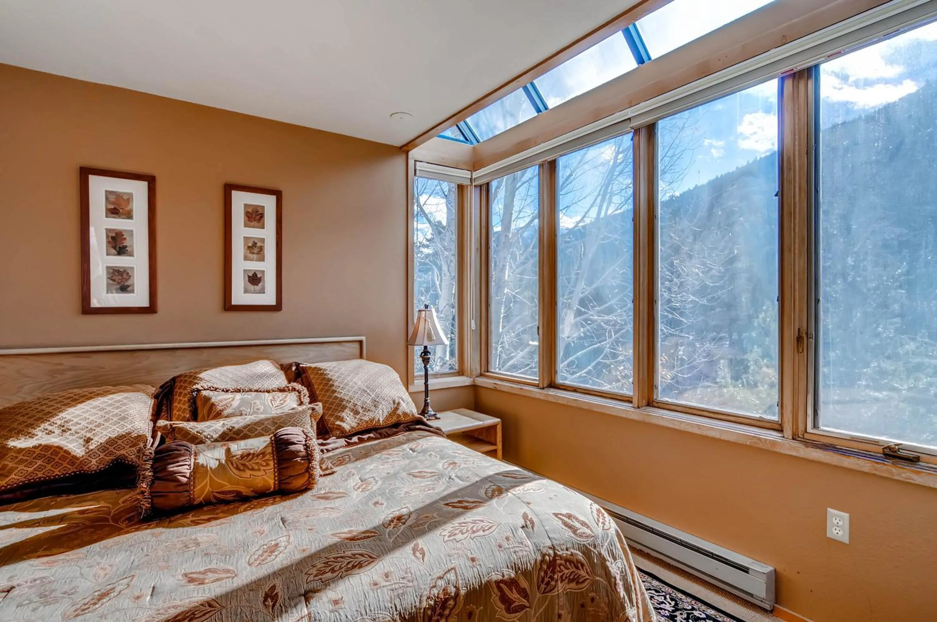 Photo of the whole room, Bed in Lakeside Village by Keystone Resort