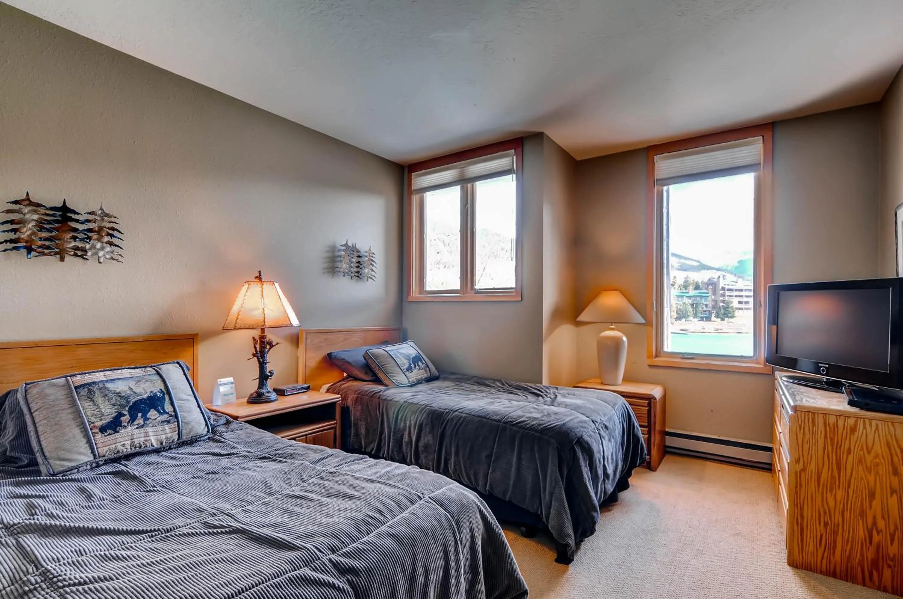 Photo of the whole room, Bed in Lakeside Village by Keystone Resort