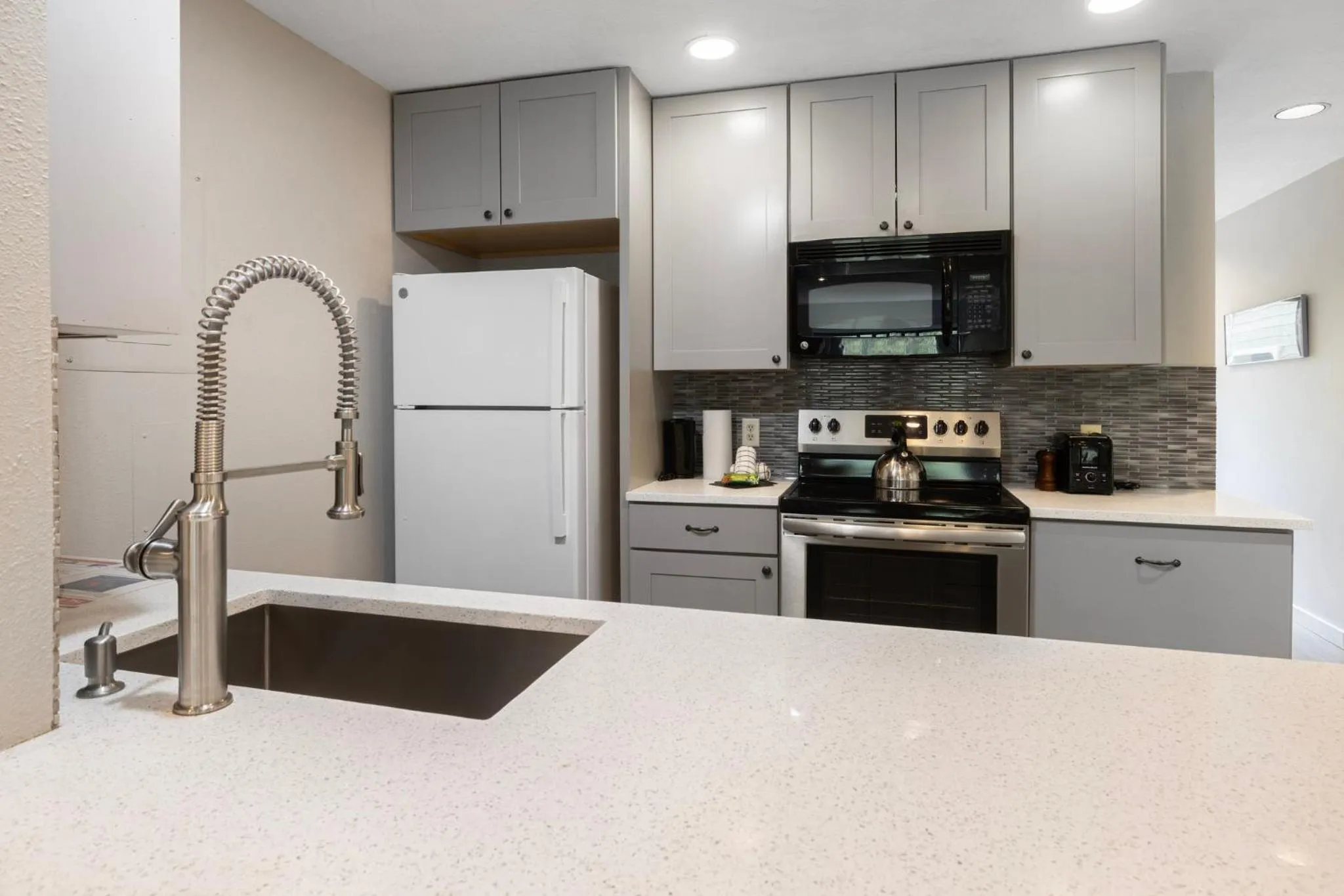 Communal kitchen in Evergreen Condominiums by Keystone Resort