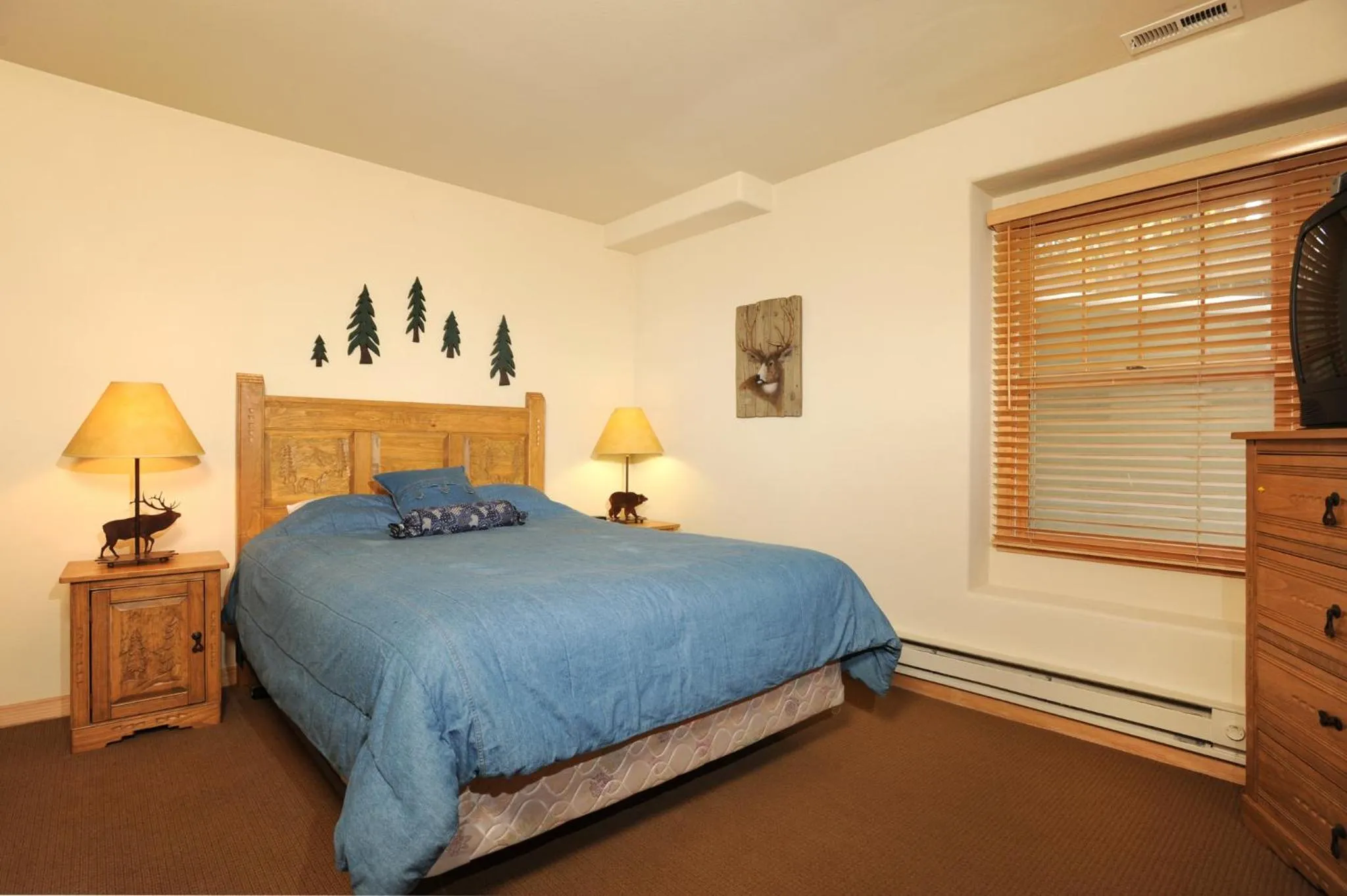 Photo of the whole room, Bed in The Forest Neighborhood by Keystone Resort