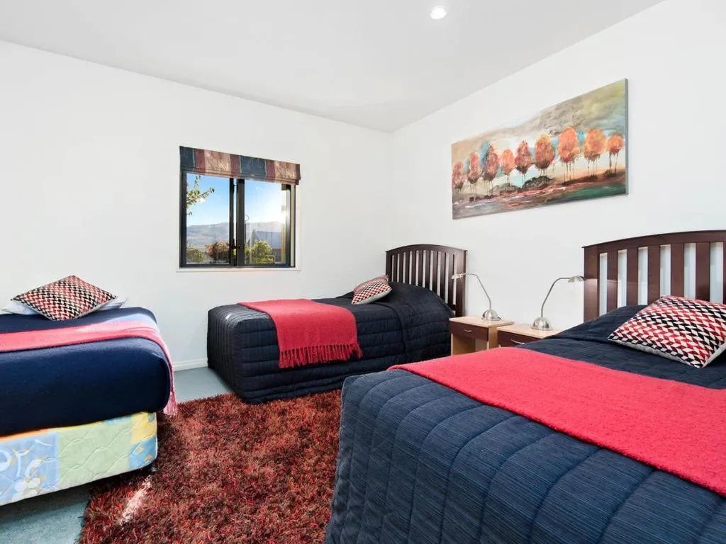 Bed in Kawarau Bay View - Cromwell Holiday Home