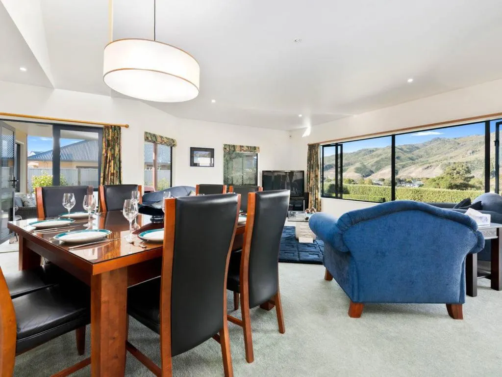 Dining area in Kawarau Bay View - Cromwell Holiday Home