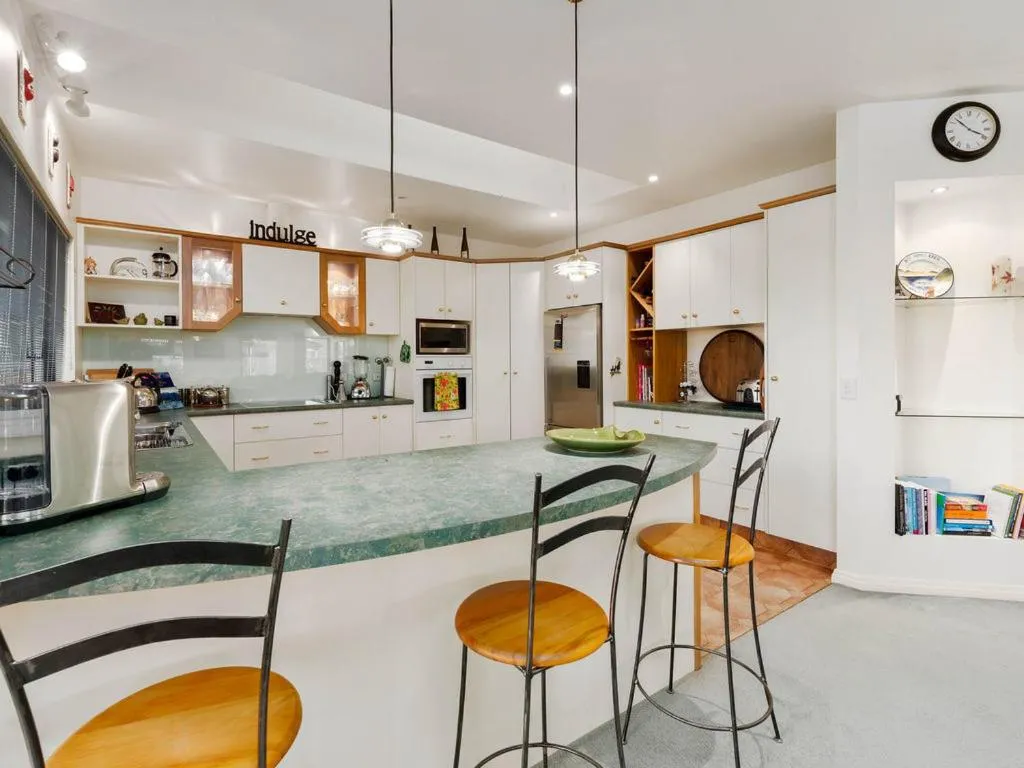 Kitchen or kitchenette in Kawarau Bay View - Cromwell Holiday Home
