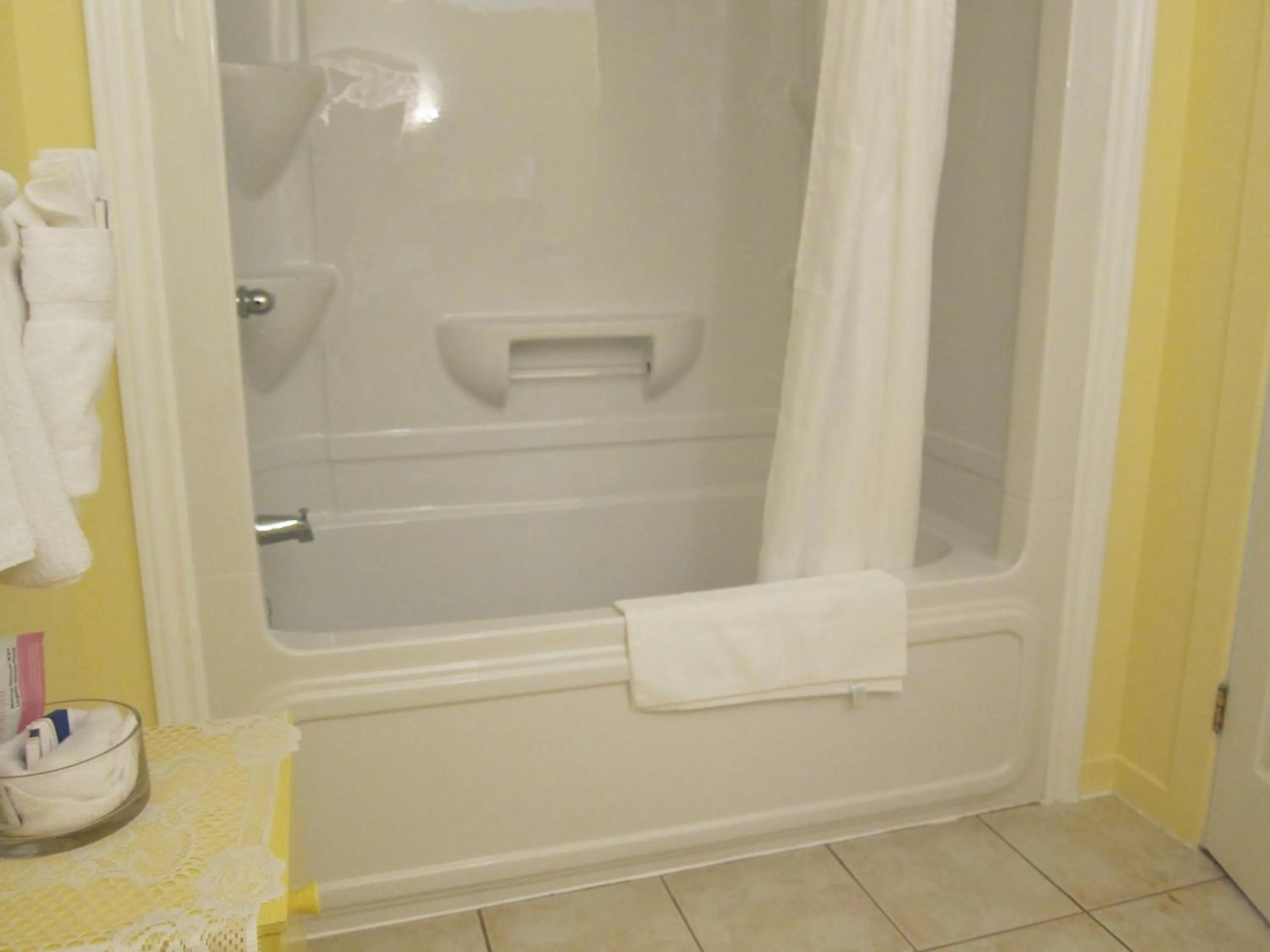 Bathroom in Auld Farm Inn B&B