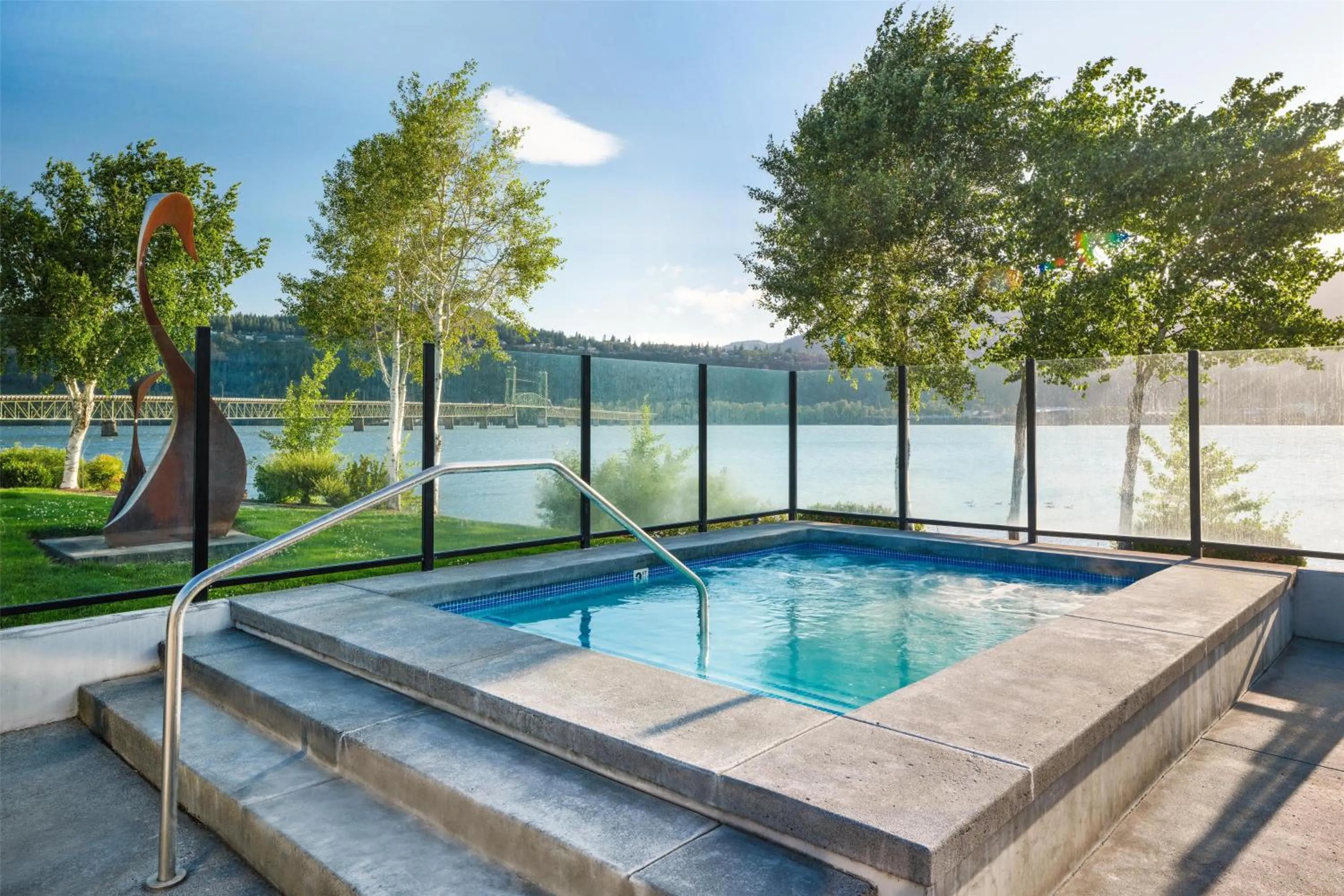 Pool view in Best Western Plus Hood River Inn