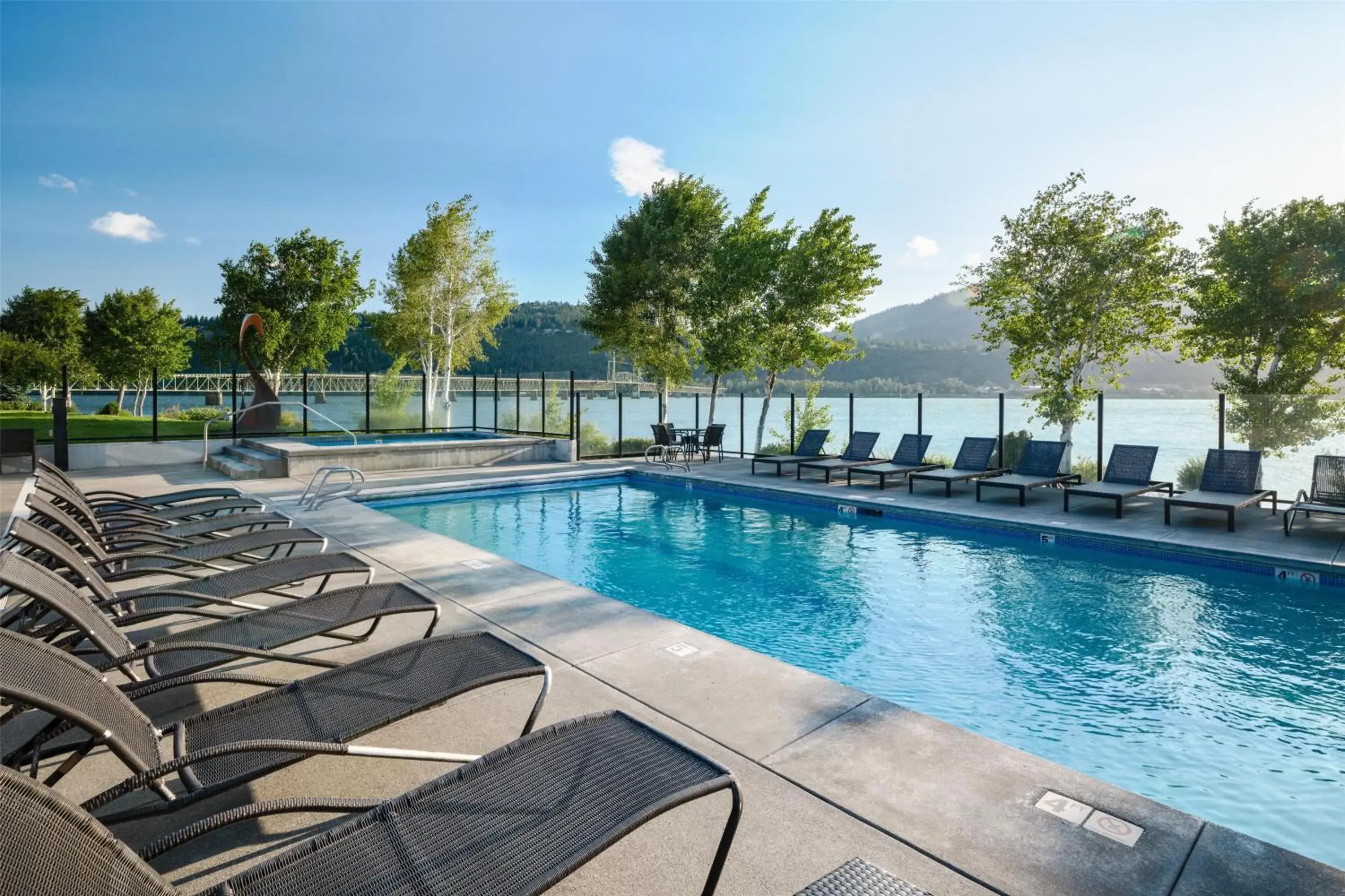 Pool view in Best Western Plus Hood River Inn Pool view in Best Western Plus Hood River Inn