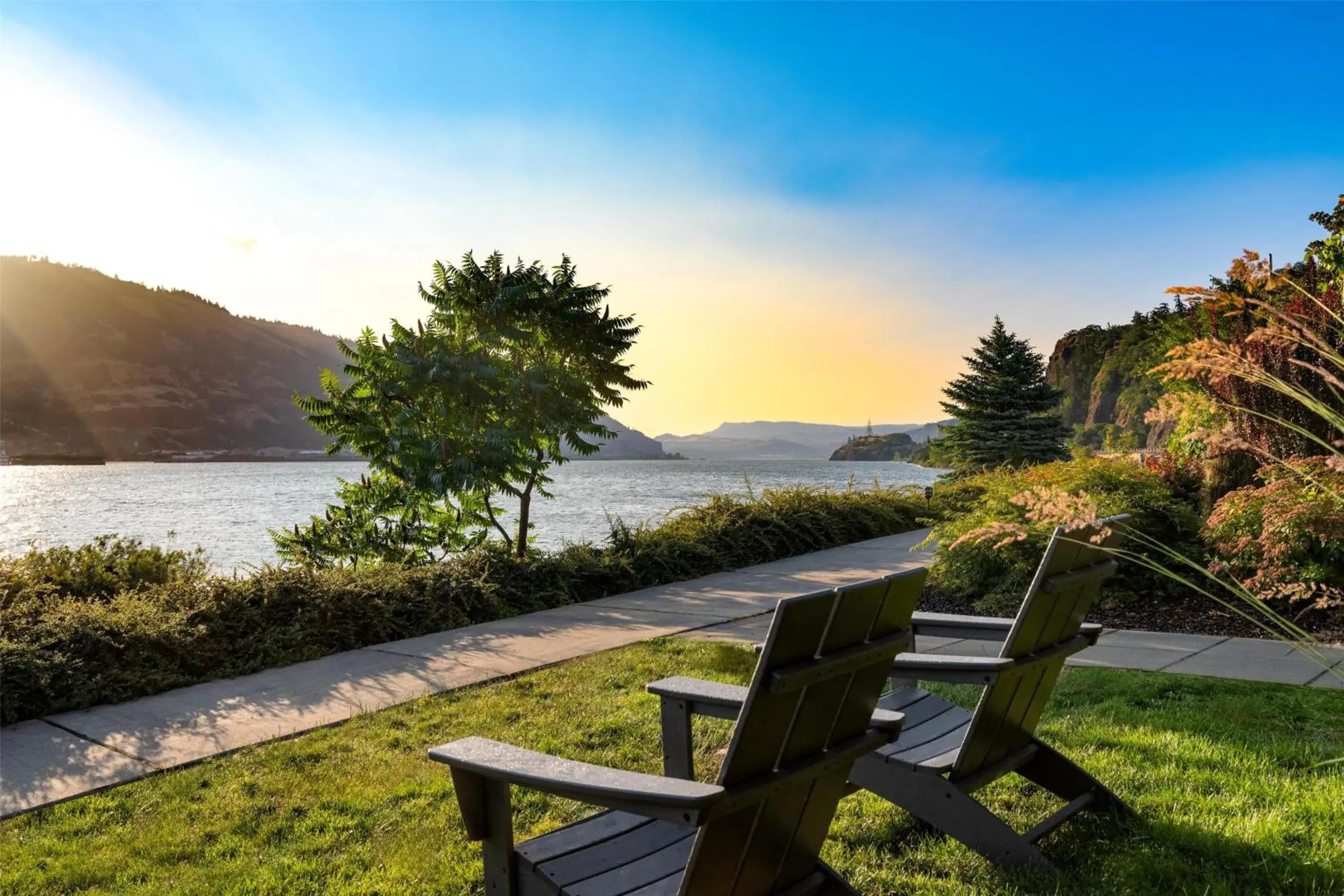 Property building in Best Western Plus Hood River Inn Property building in Best Western Plus Hood River Inn