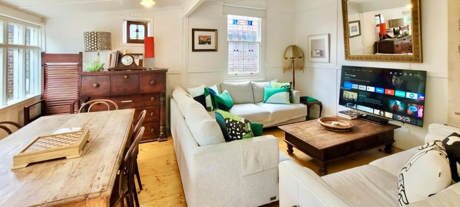 Bed in Plum Blossom Cottage