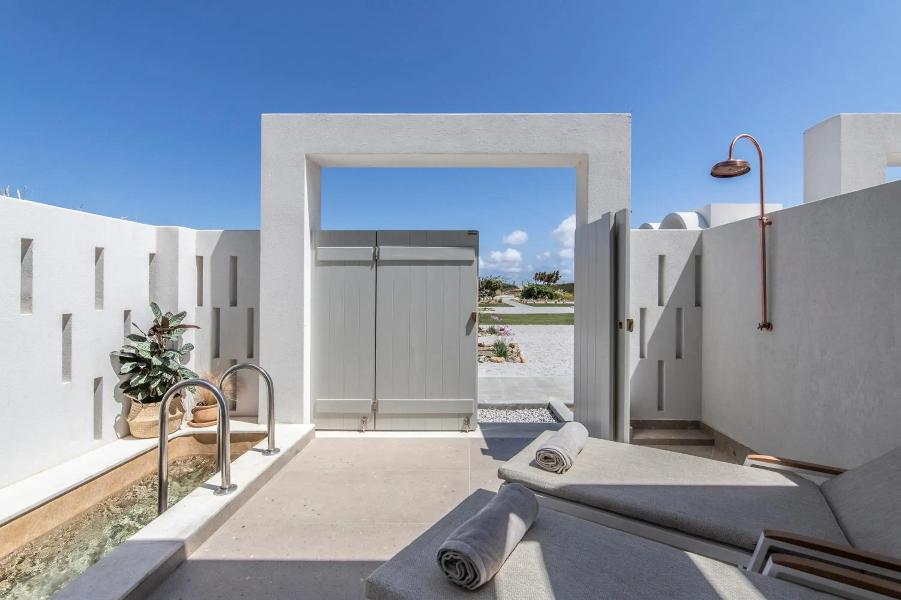 Deluxe Suite Plunge Pool in ALERÓ Seaside Skyros Resort Deluxe Suite Plunge Pool in ALERÓ Seaside Skyros Resort