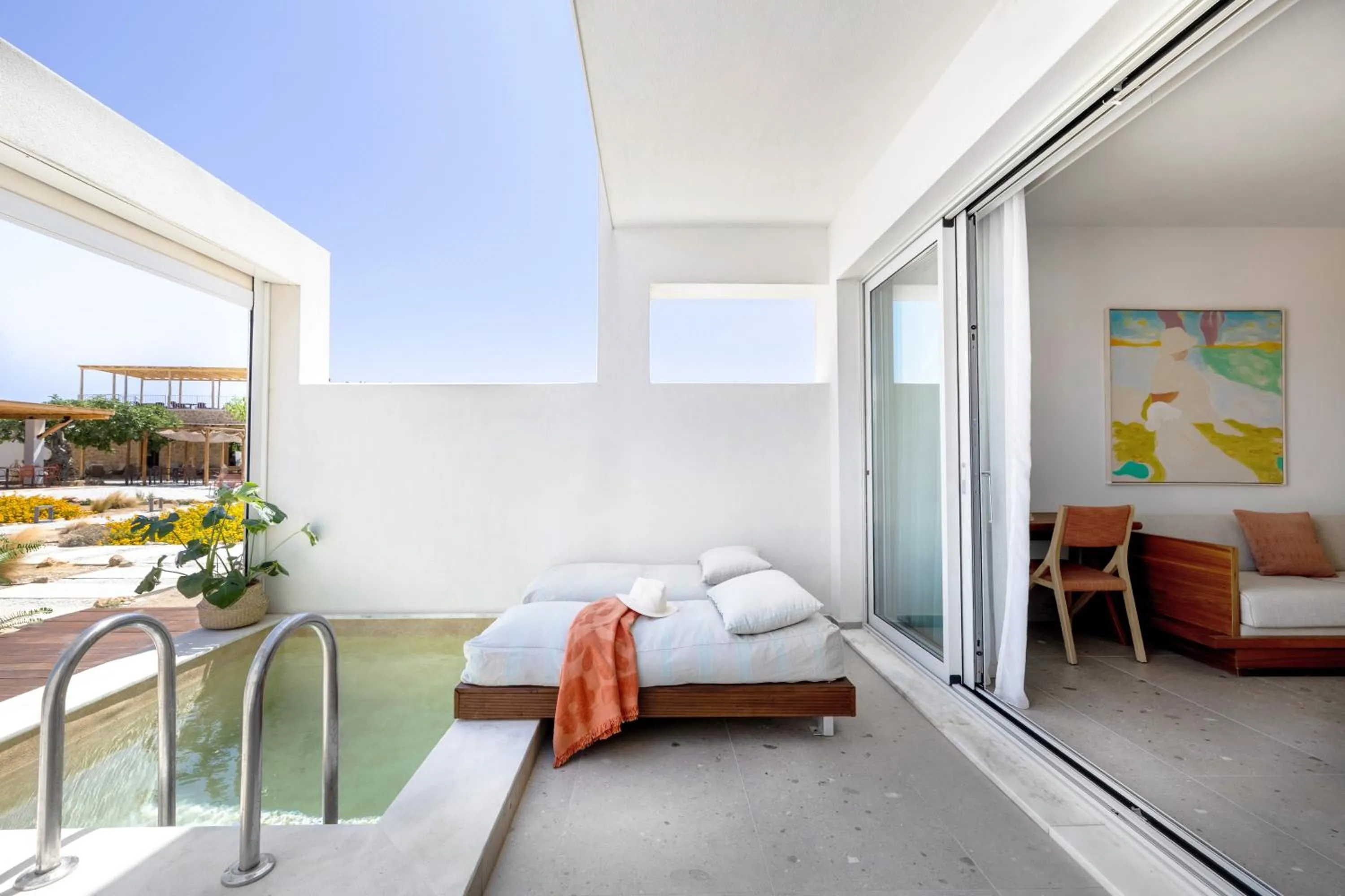 Swimming pool, Bed in ALERÓ Seaside Skyros Resort