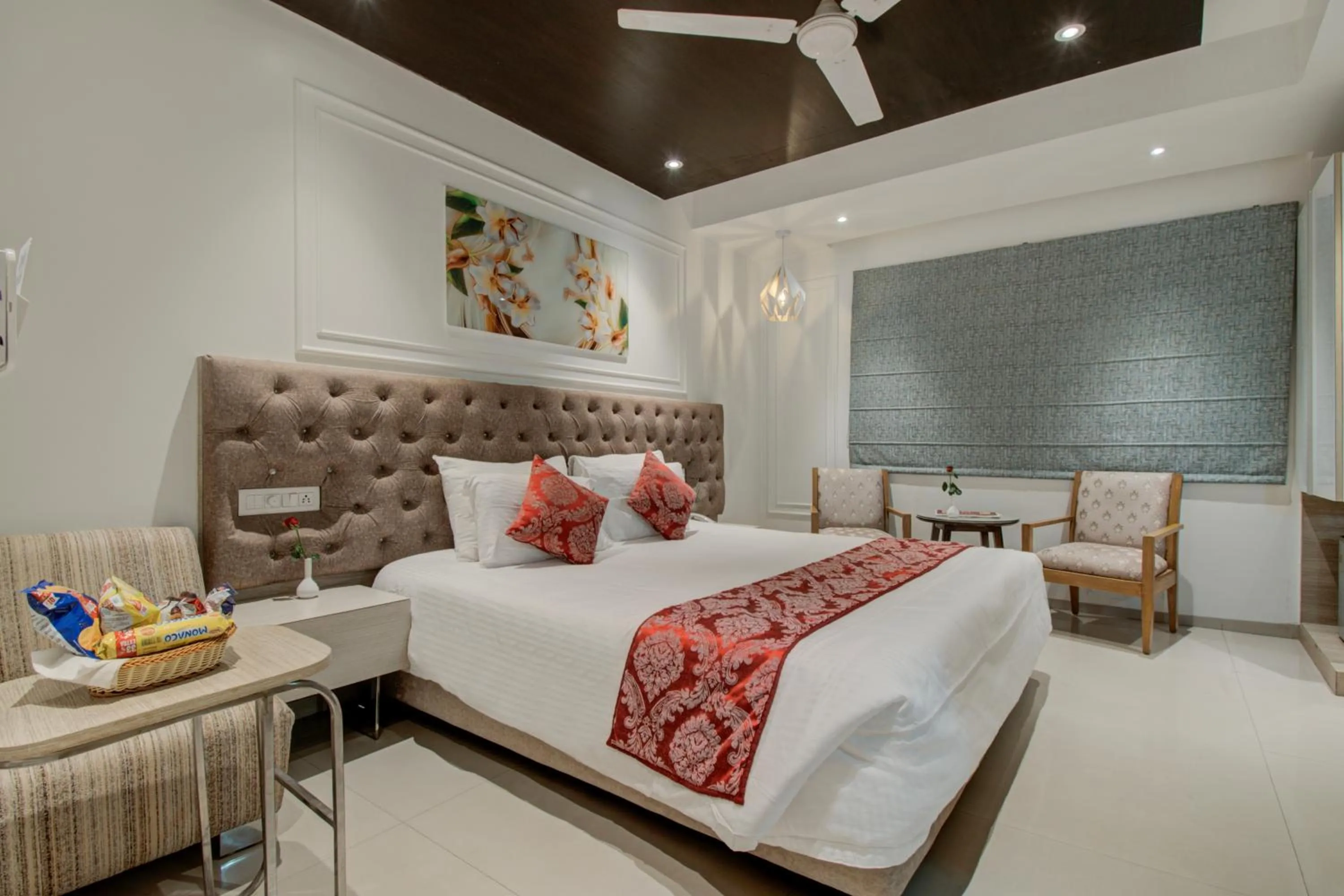 Bedroom, Bed in Iris Park Hotel New Delhi