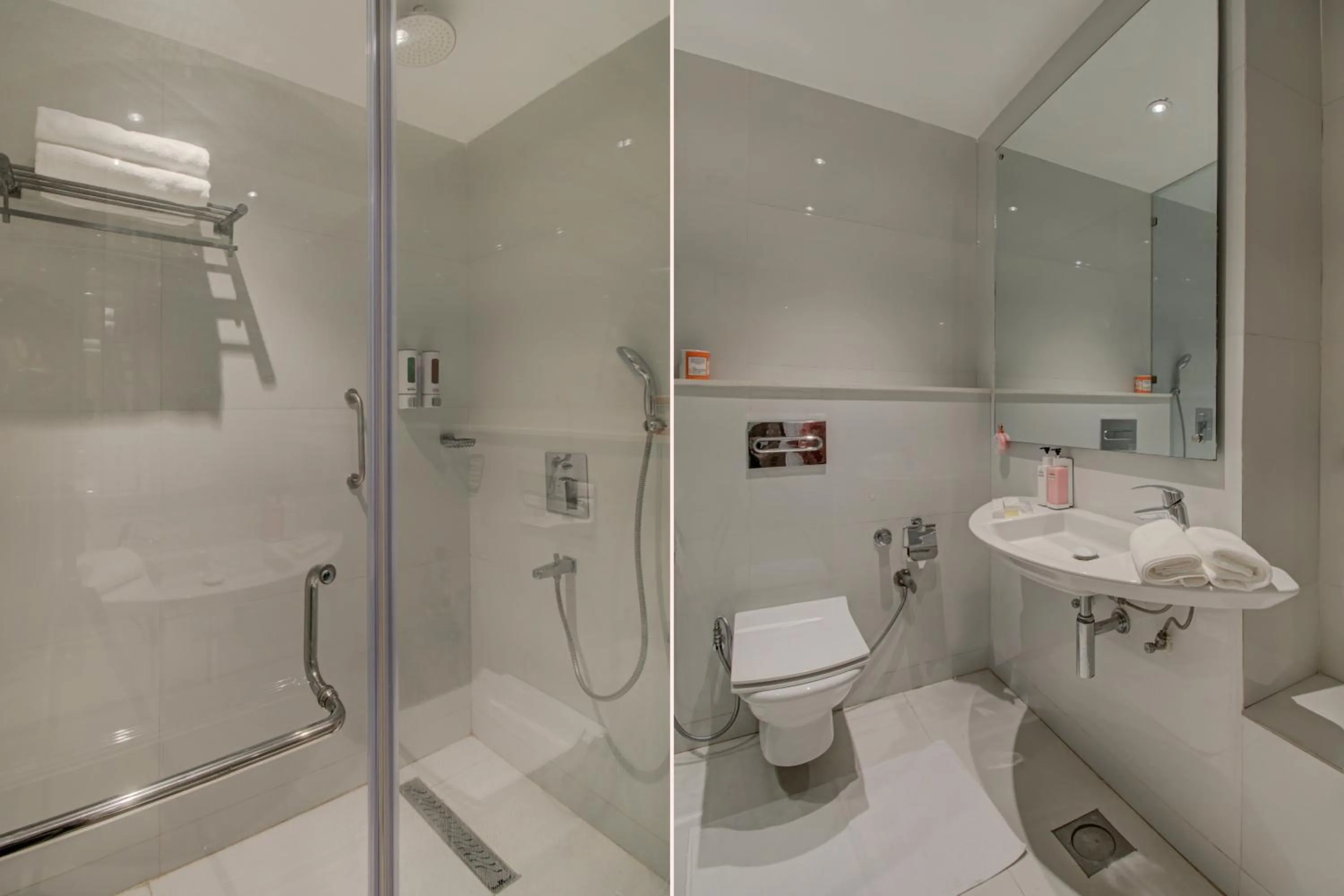 Bathroom in Iris Park Hotel New Delhi