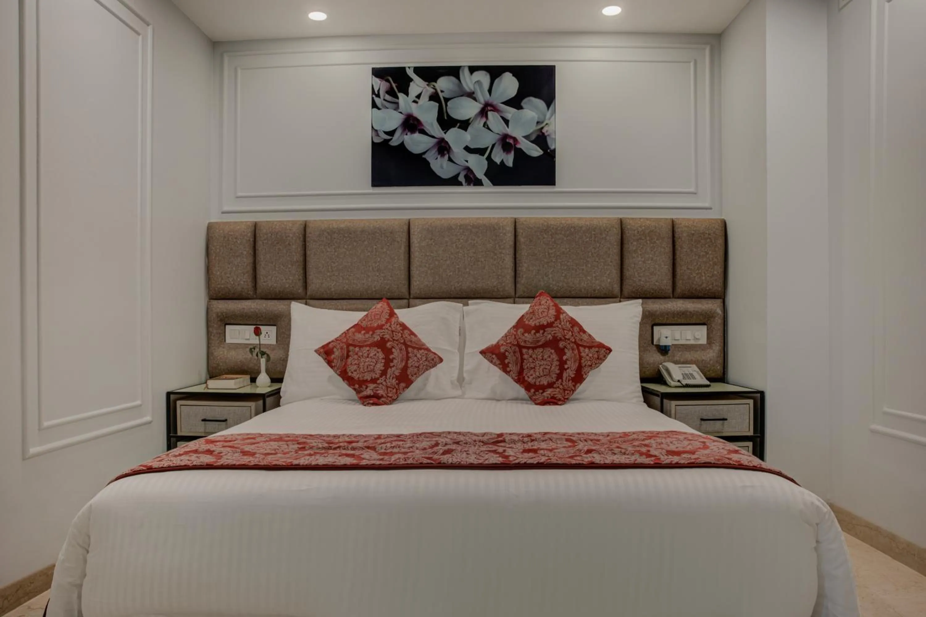 Bedroom, Bed in Iris Park Hotel New Delhi