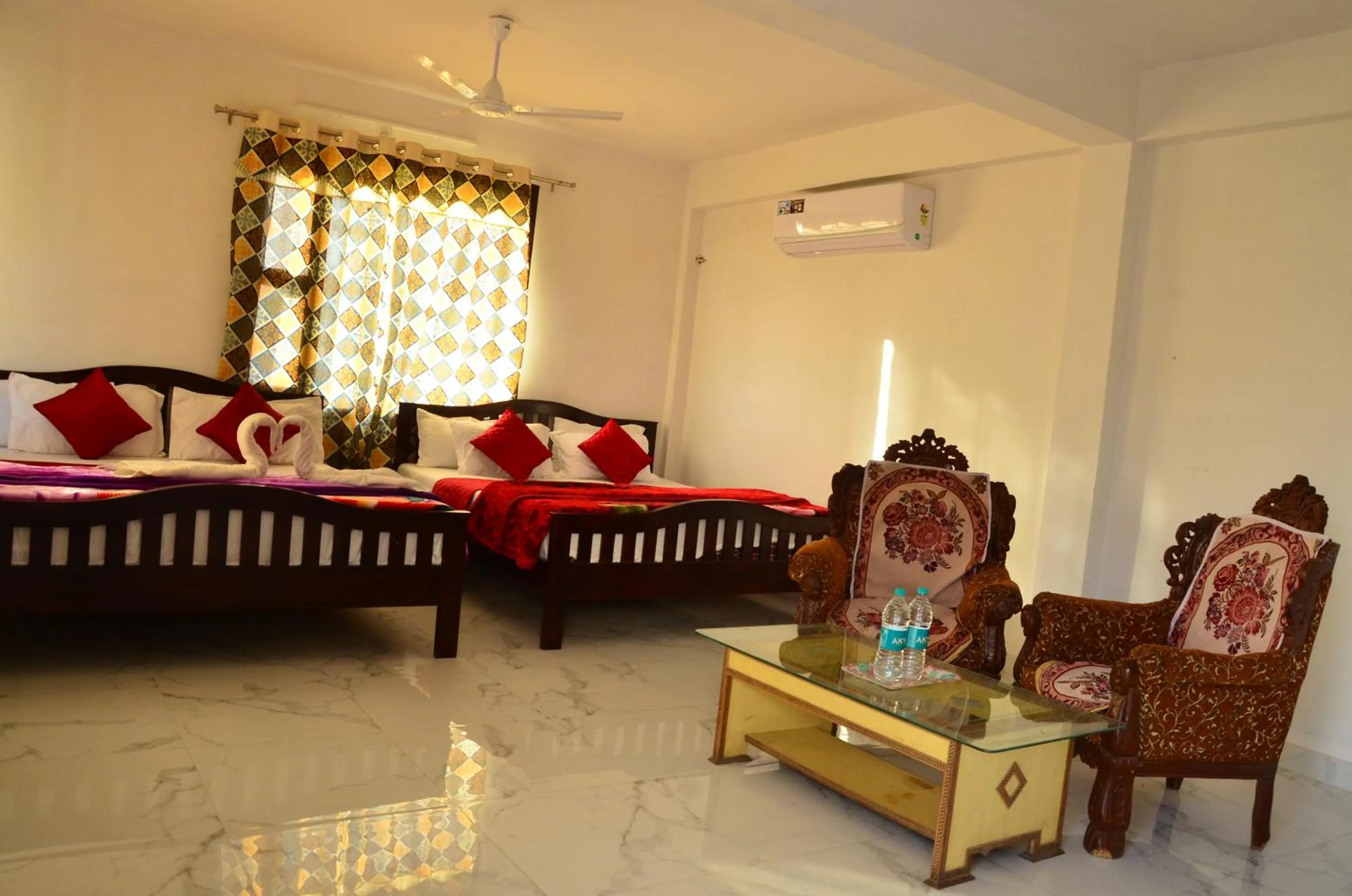 Living room, Bed in Brahma Paradise , A heritage haveli