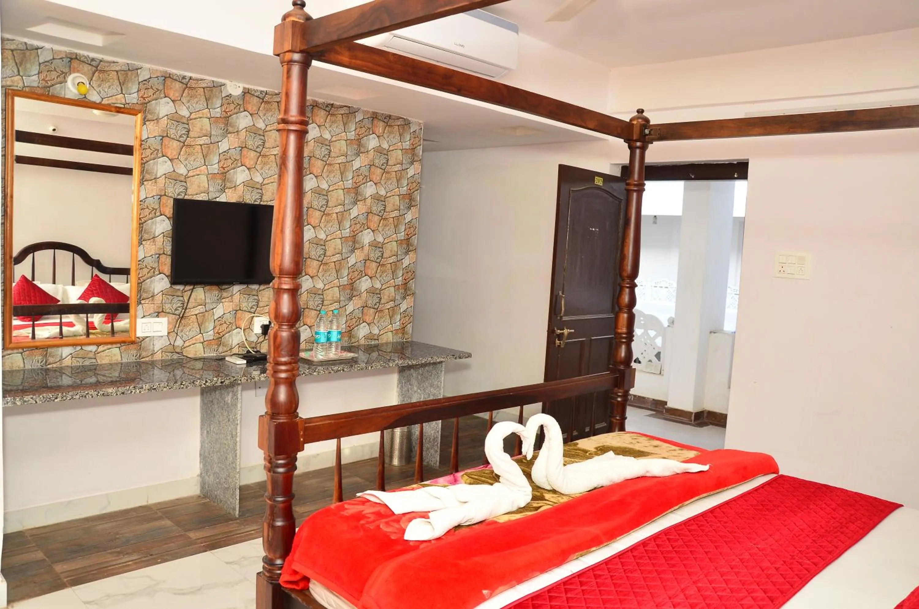 Bed in Brahma Paradise , A heritage haveli