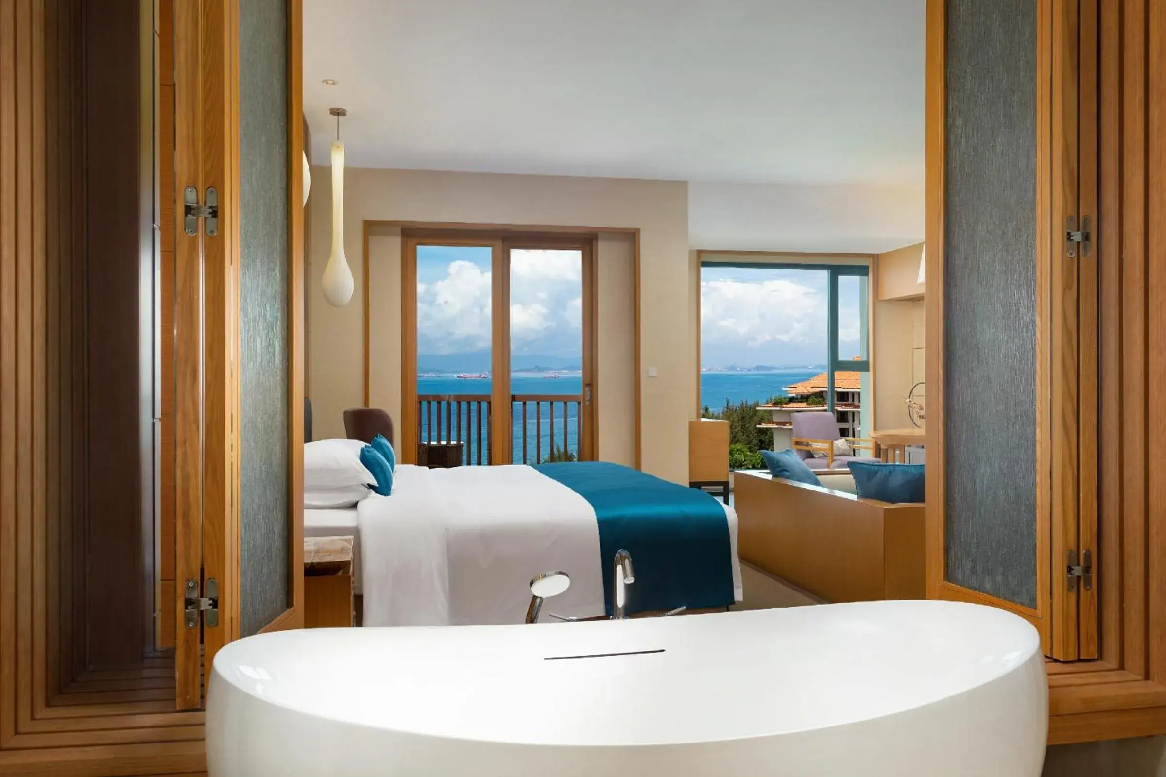 Photo of the whole room, Bed in Huidong Regal Palace Resort Photo of the whole room, Bed in Huidong Regal Palace Resort