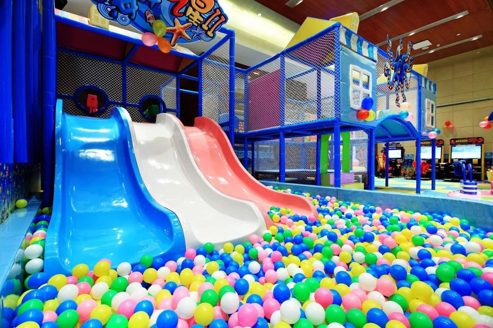 Children play ground in Huidong Regal Palace Resort