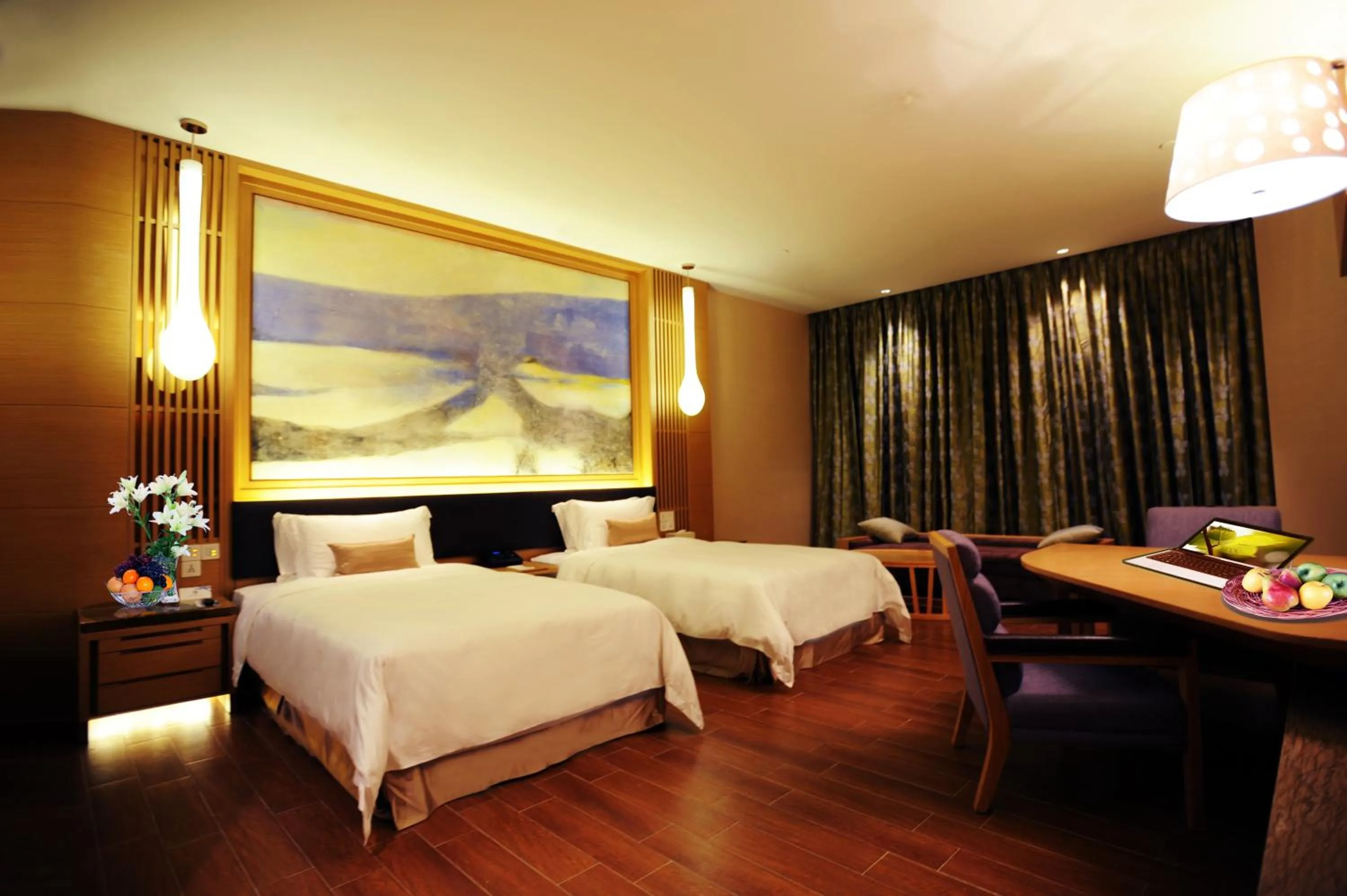 Photo of the whole room, Bed in Huidong Regal Palace Resort