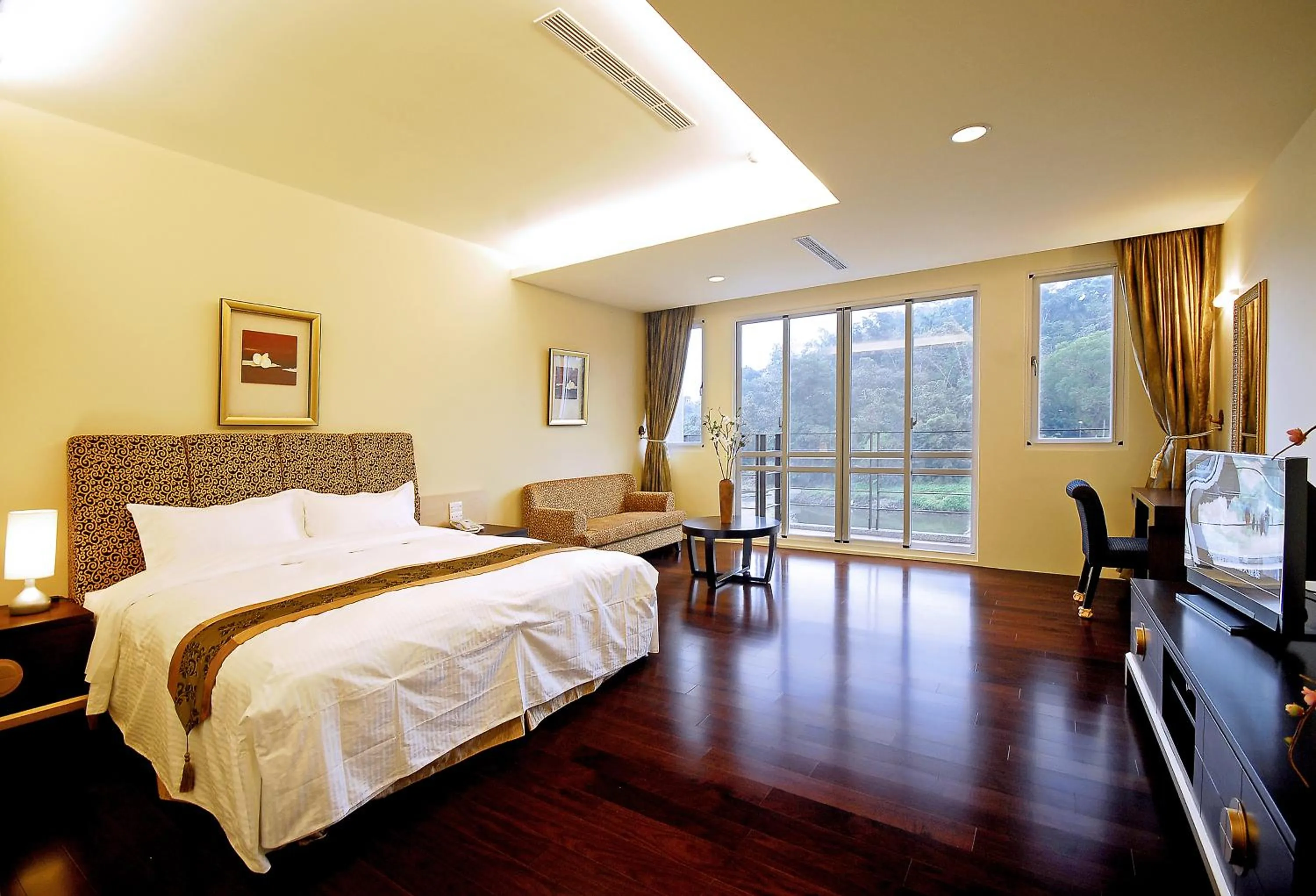 Day, Bed in Sun Moon Lake Karuizawa Villa