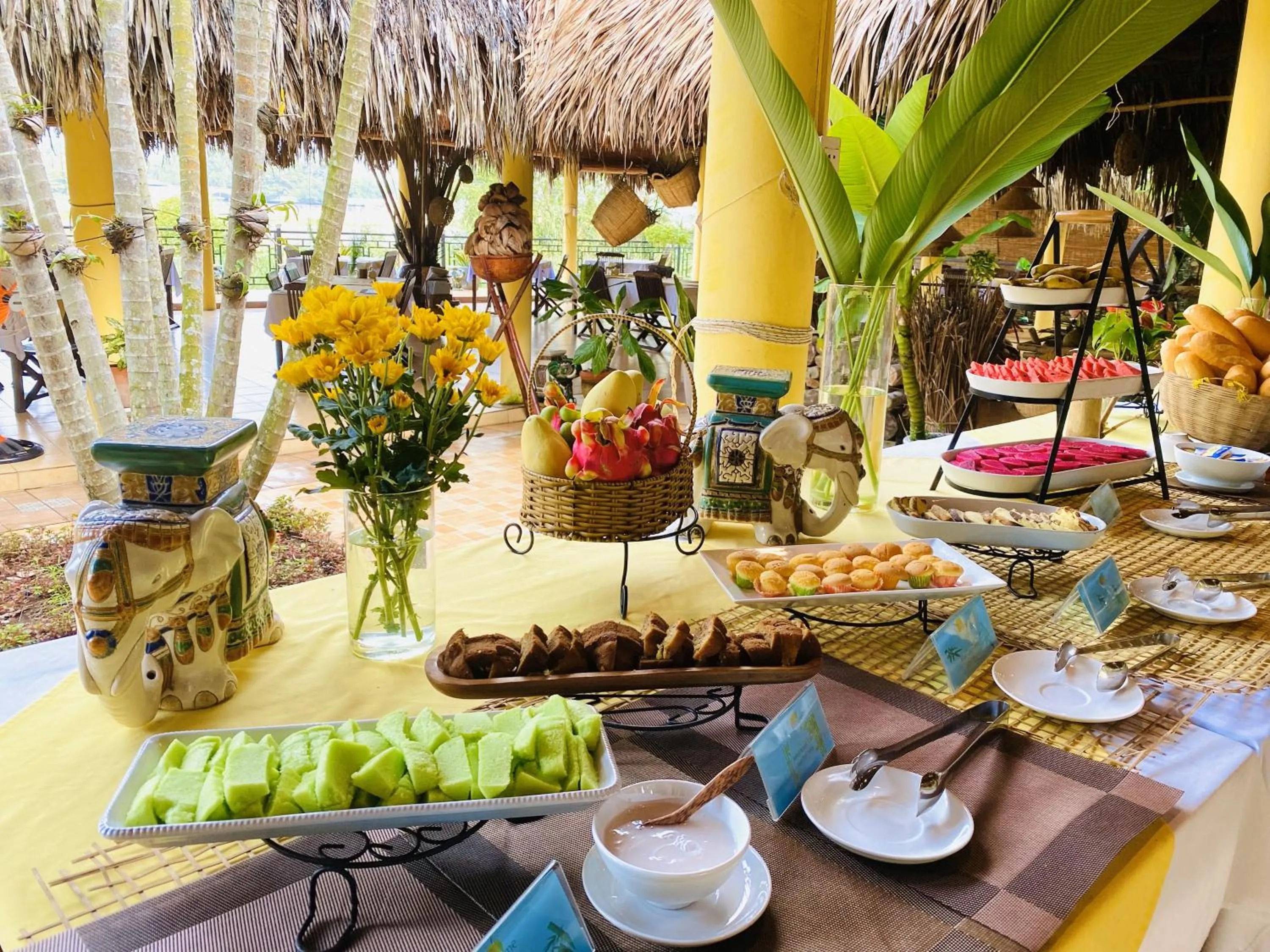 Breakfast in Mango Home Riverside Eco - Resort