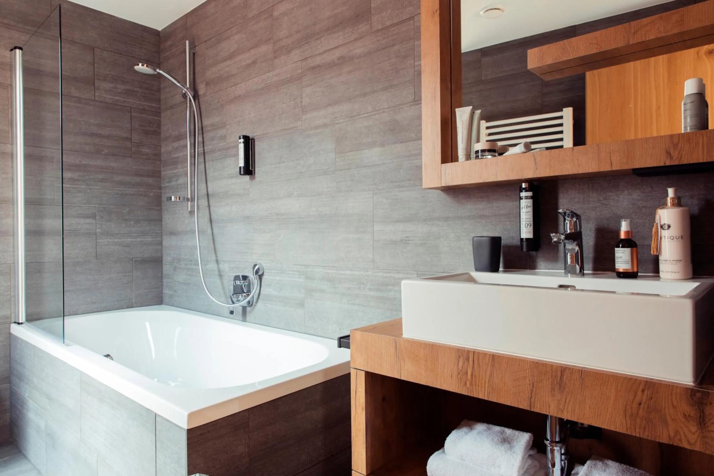 Bathroom in All-Suite Resort Fieberbrunn inkl Aubad-Eintritt