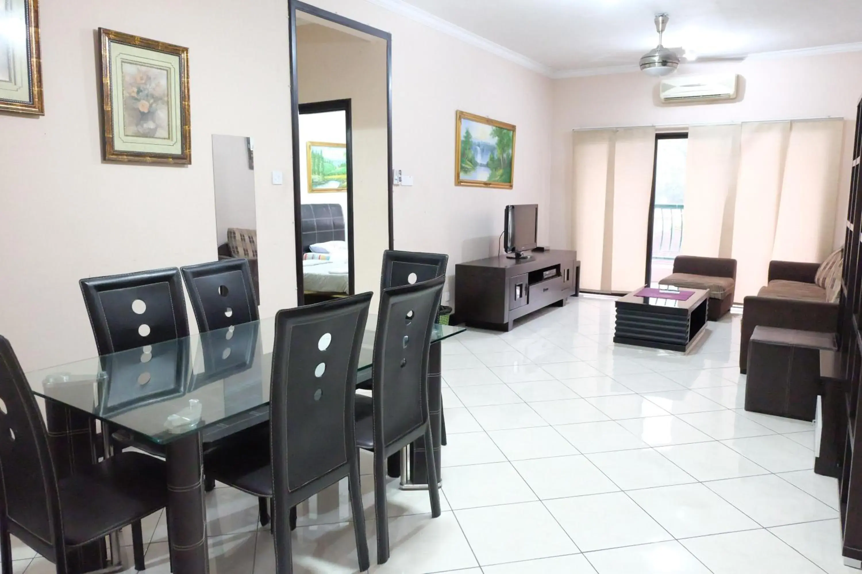 Dining Area in North Borneo Paradise@Marina Court