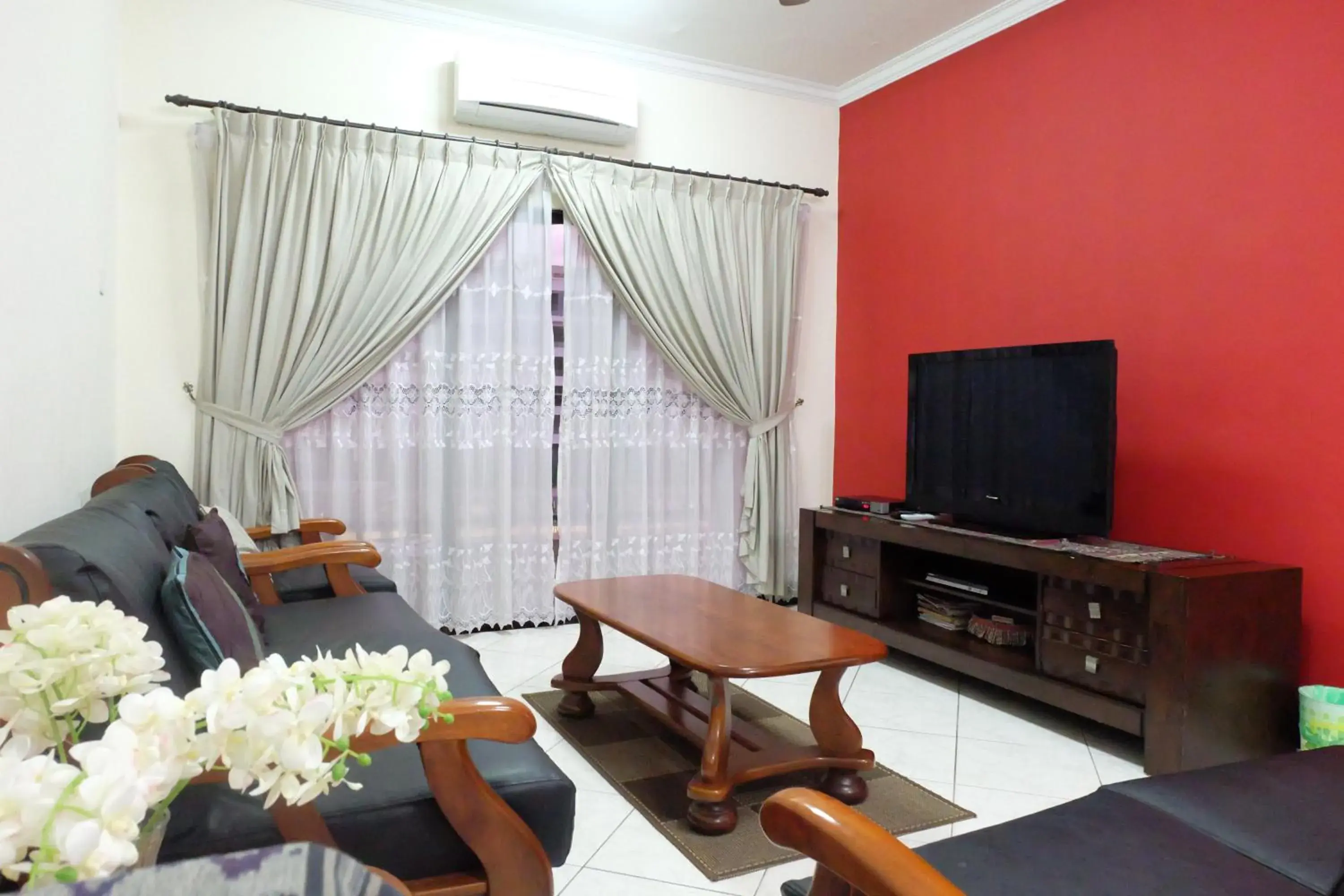 Living room, TV/Entertainment Center in North Borneo Paradise@Marina Court