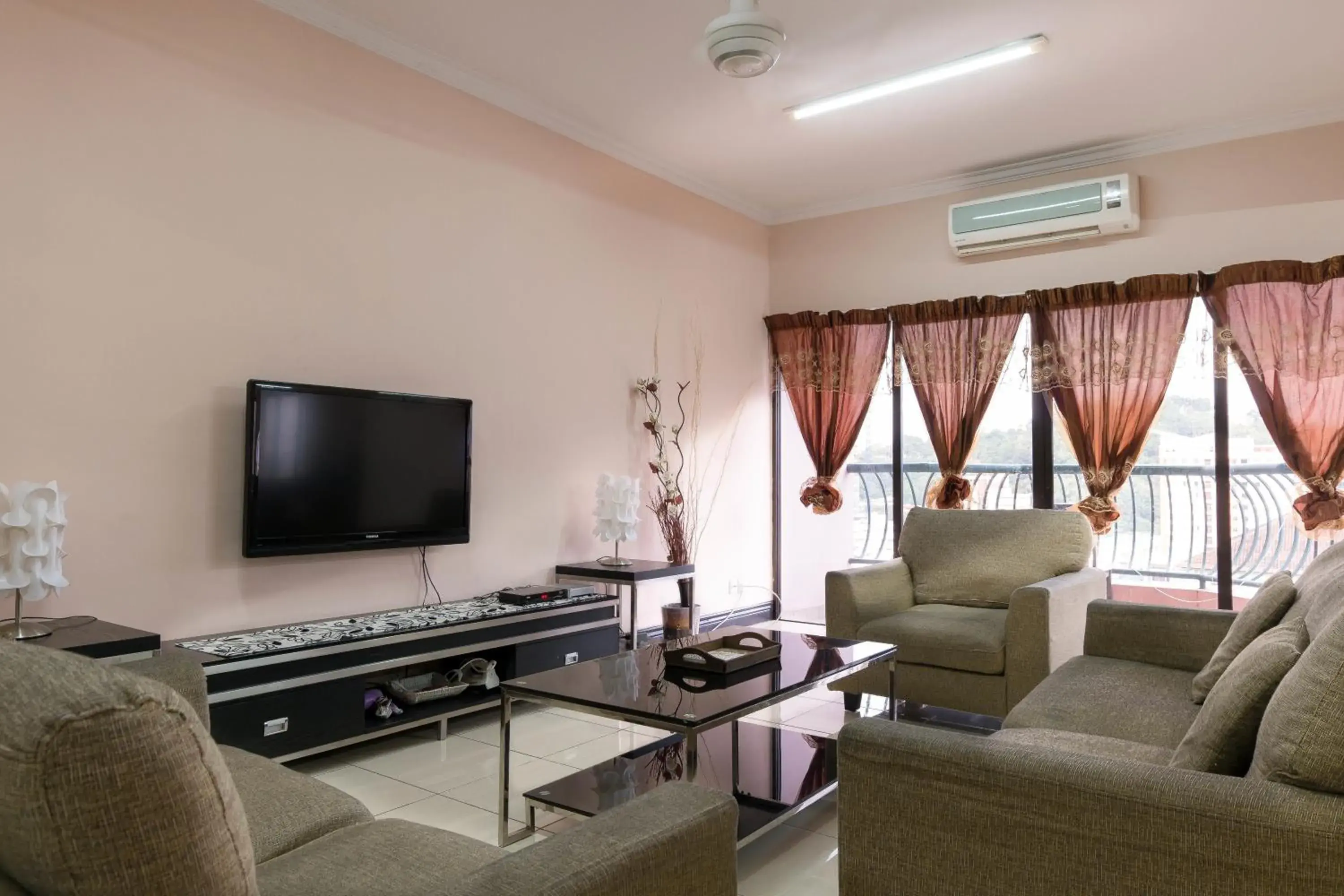 Living room, Seating Area in North Borneo Paradise@Marina Court