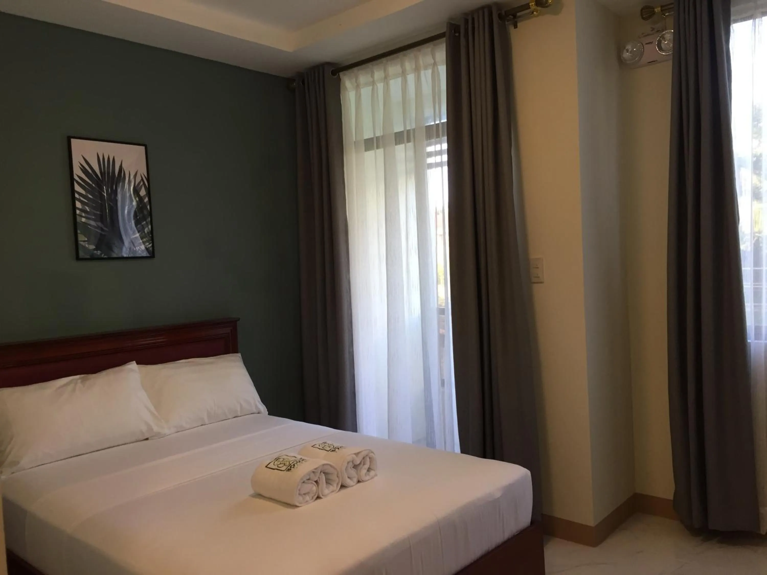 Photo of the whole room, Bed in Bohol Ecotel