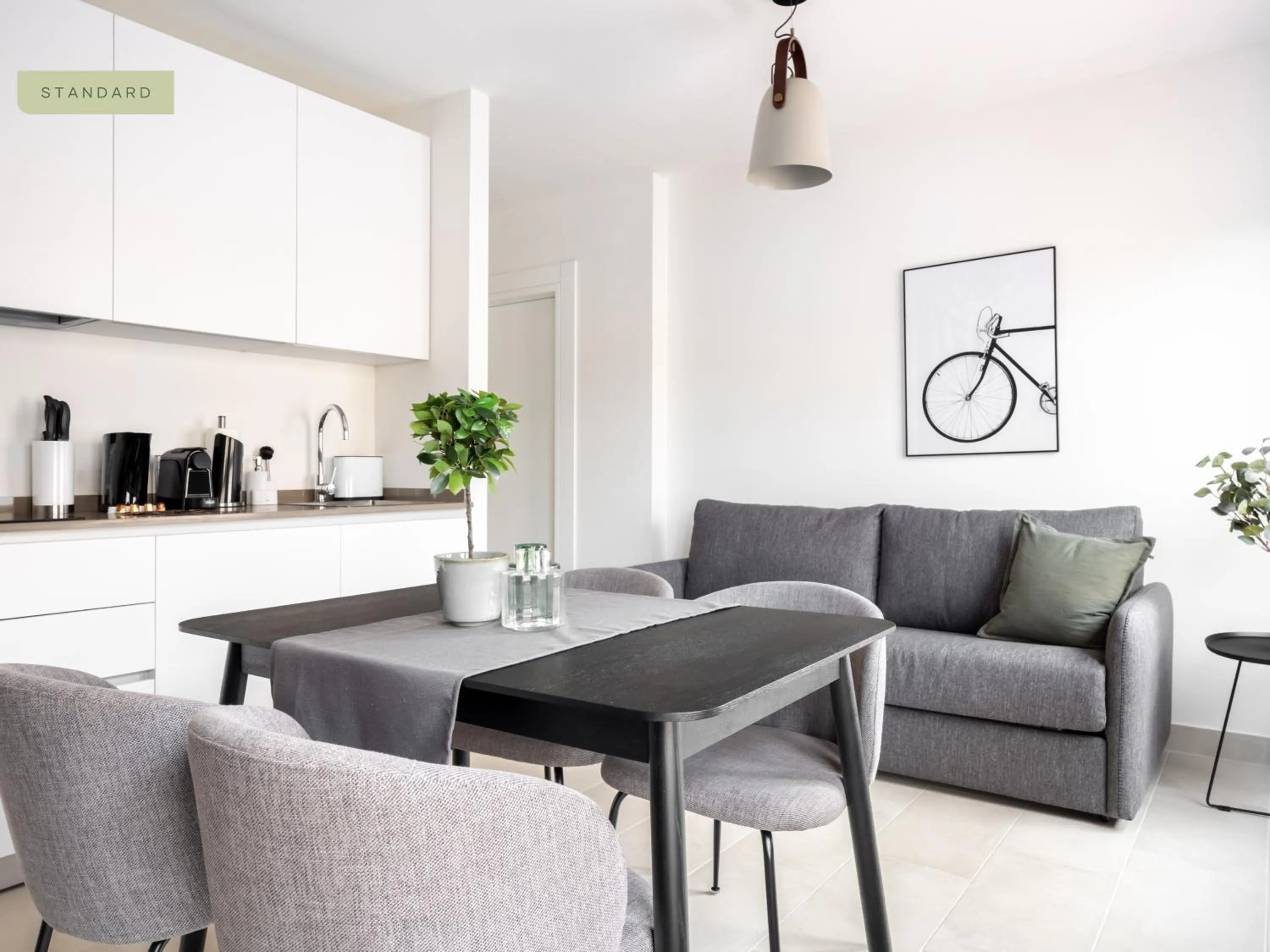 Kitchen or kitchenette in Limehome Sevilla Calle Torcuato Luca de Tena - Digital Access