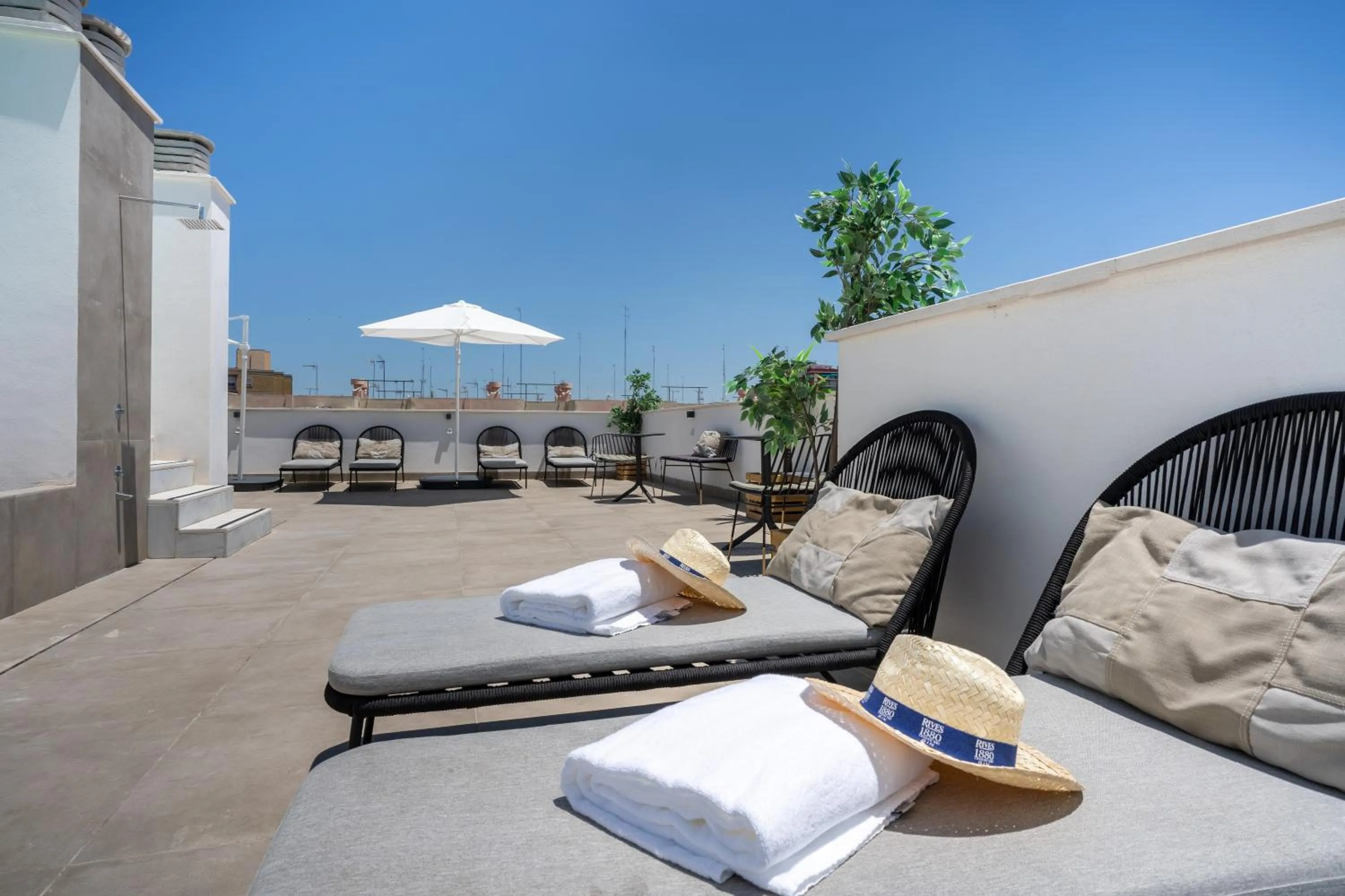 Patio in Limehome Sevilla Calle Torcuato Luca de Tena - Digital Access