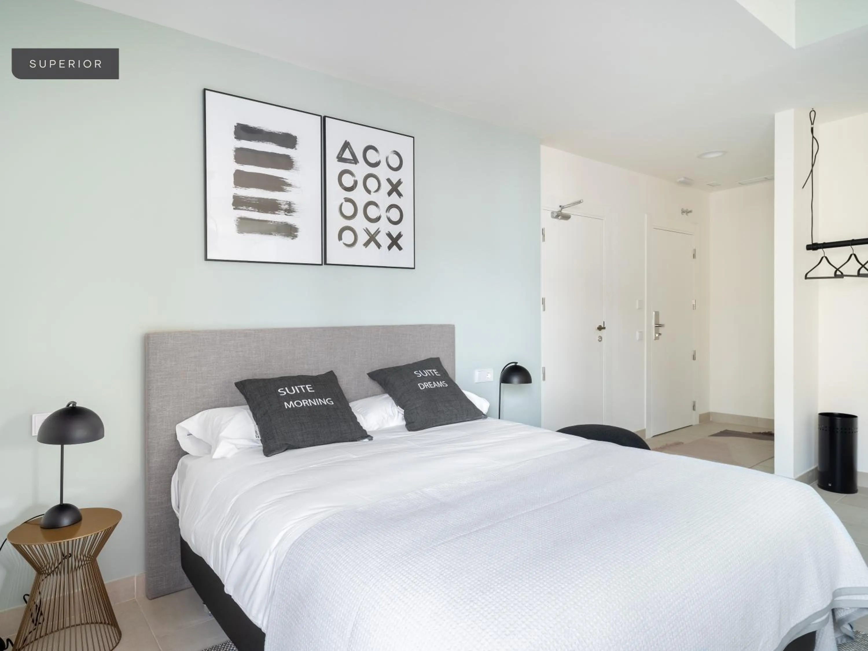 Bed in Limehome Sevilla Calle Torcuato Luca de Tena - Digital Access